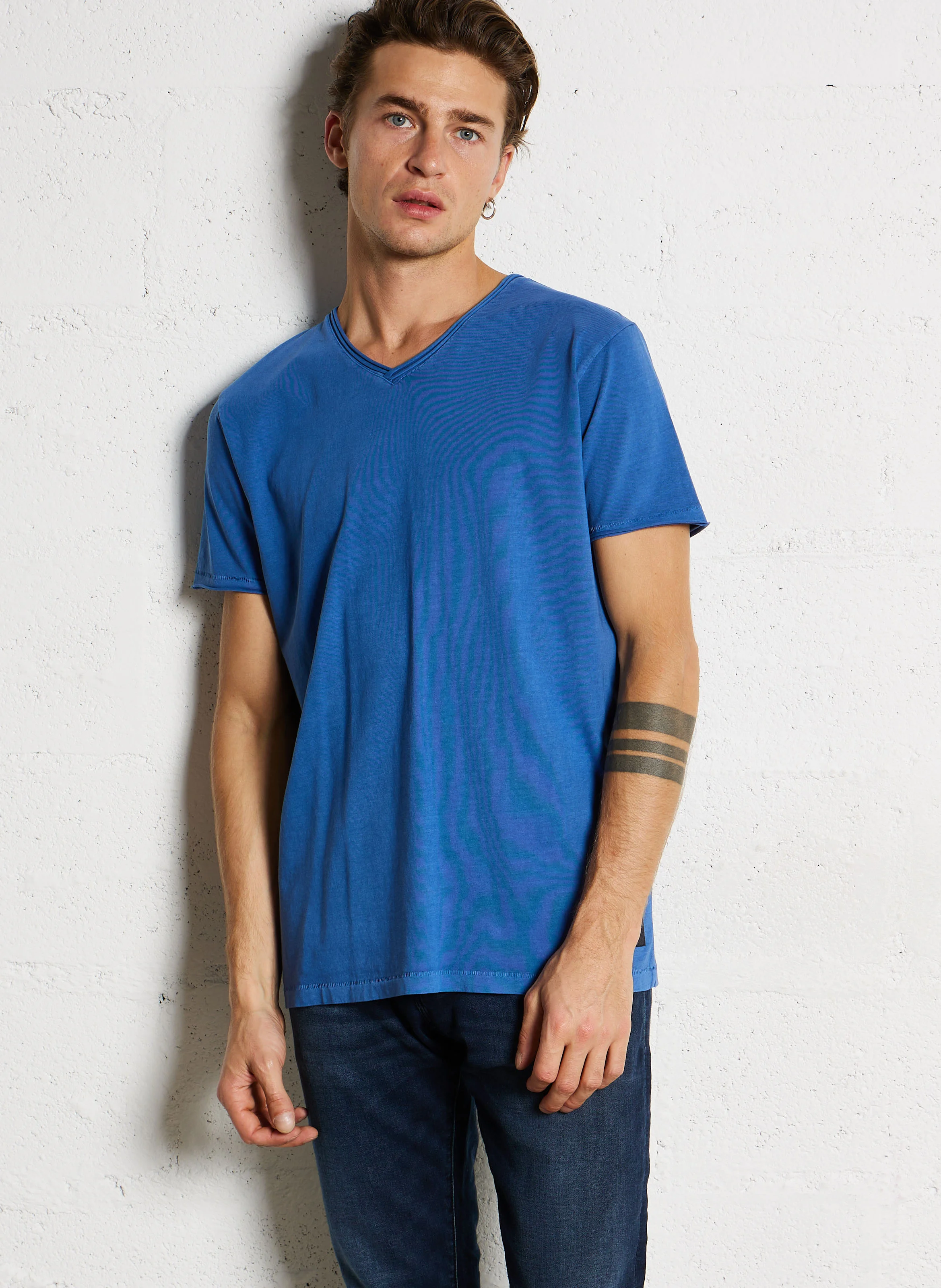 GRIBS - Tee-shirt droit à col V rouloté en coton | Bleu