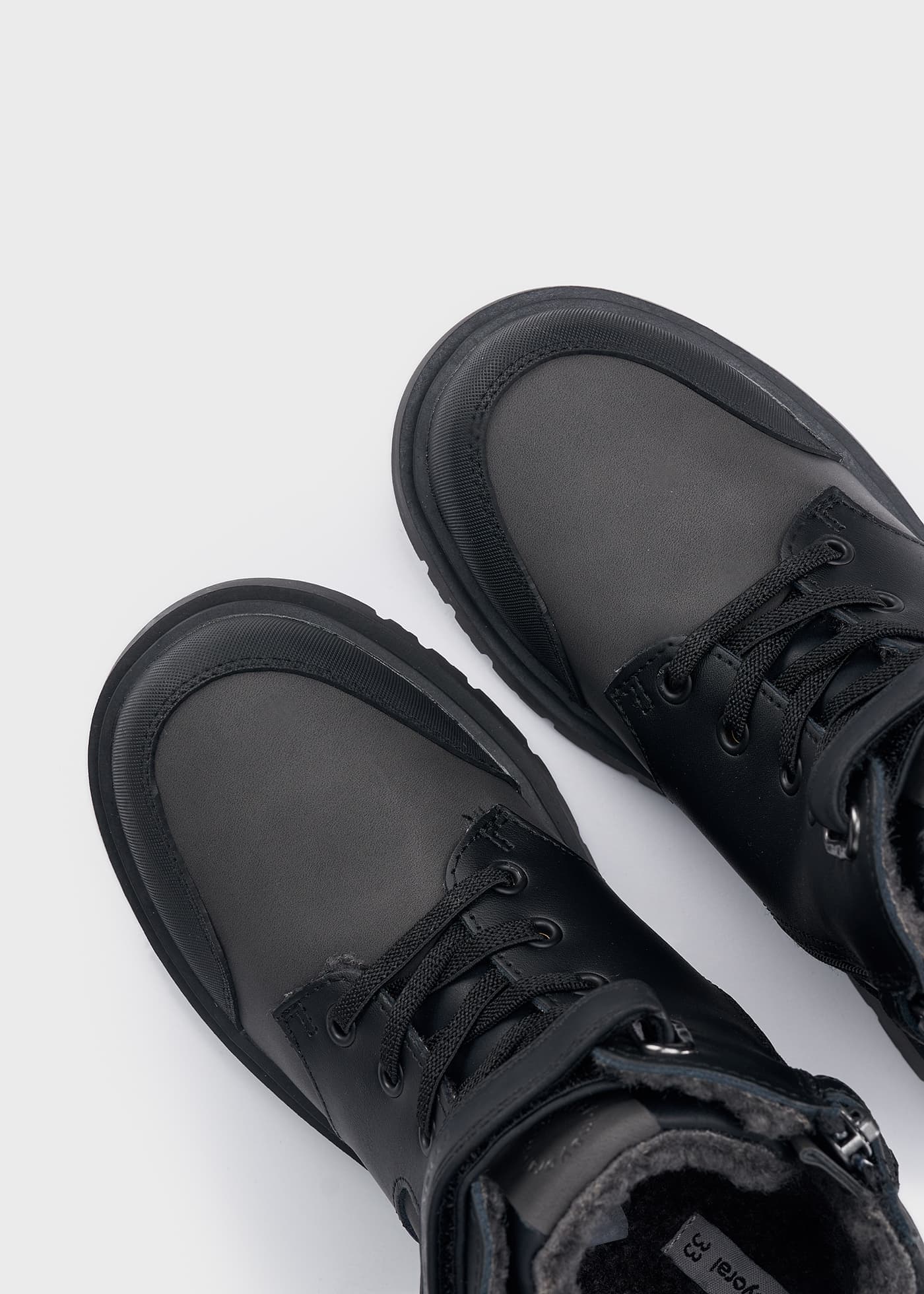Botas de montanha de couro sustentável para meninos