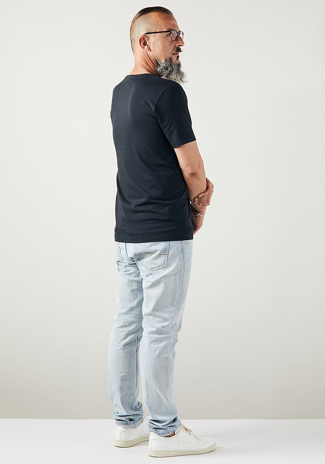 WE ARE ZRCL Herren V-Neck T-Shirt Basic Black