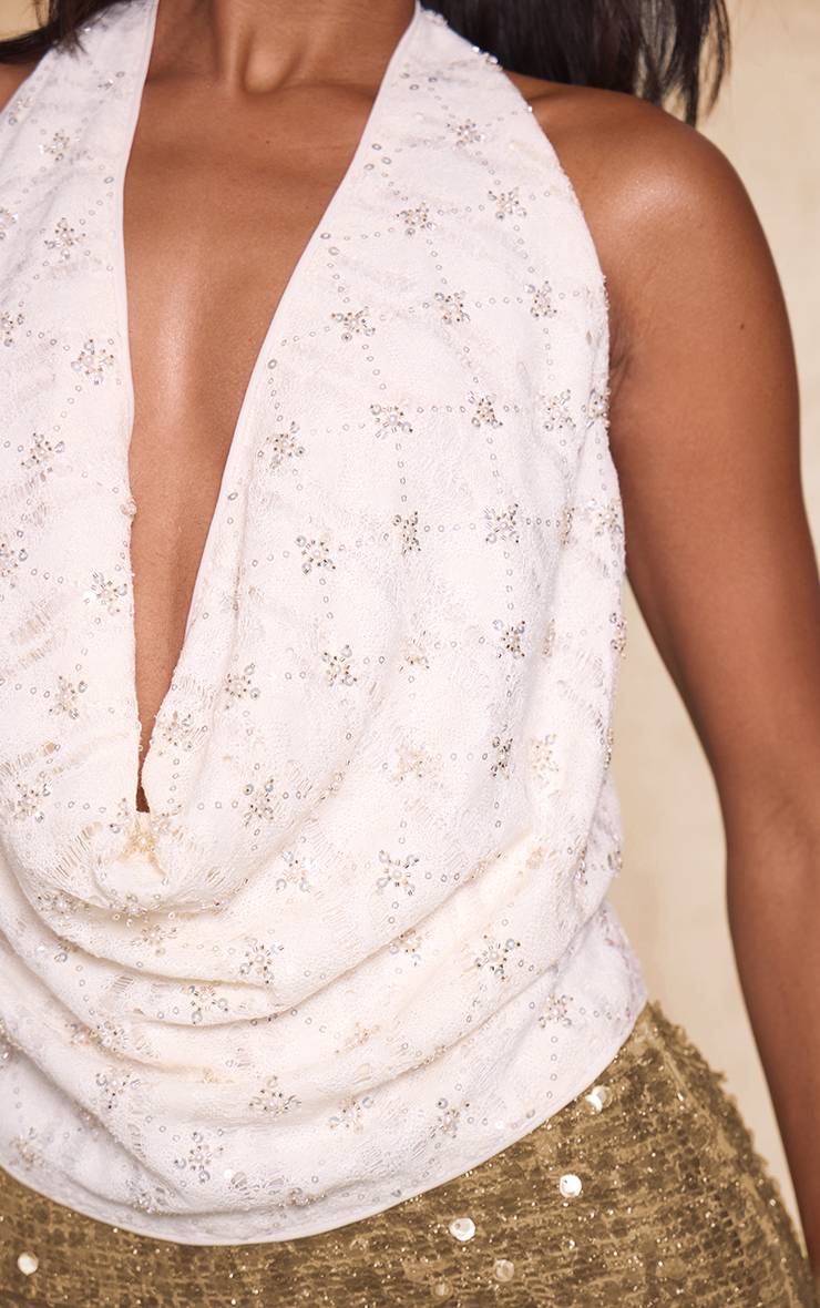Crème Haut Long À Col Bénitier Brodé Avec Détails De Sequins