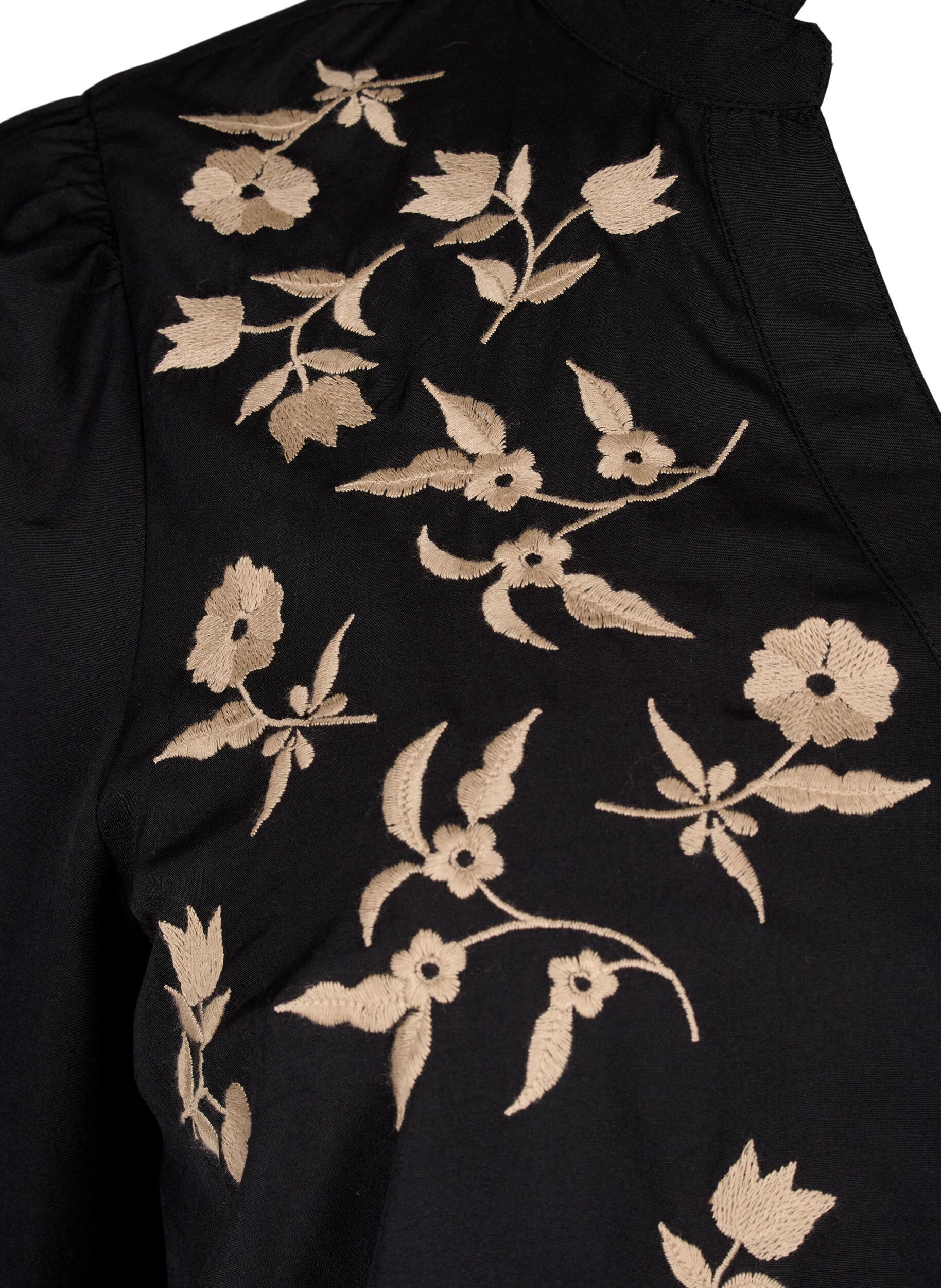 Skjortebluse med broderede blomster og 3/4 ærmer