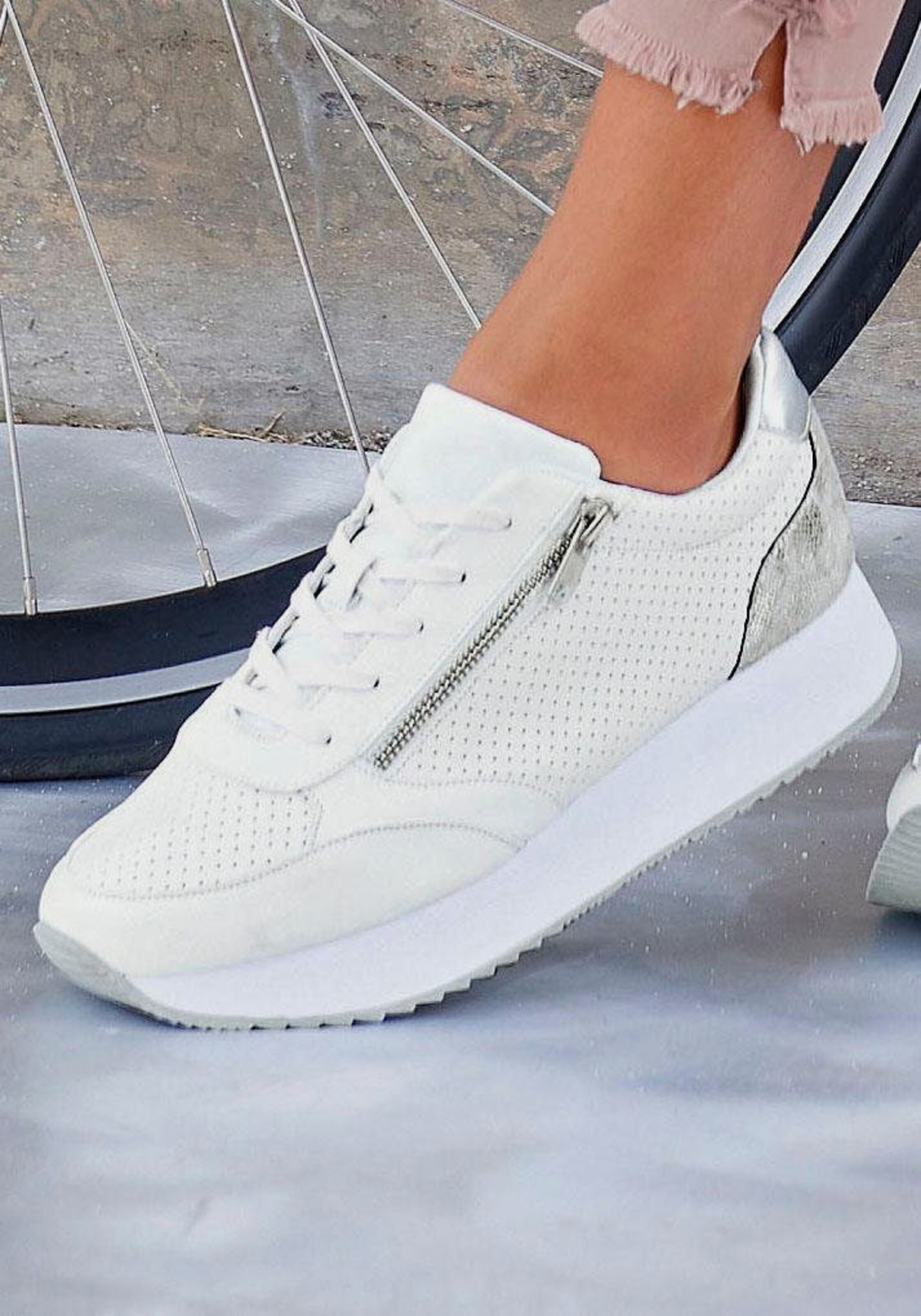 Sneaker