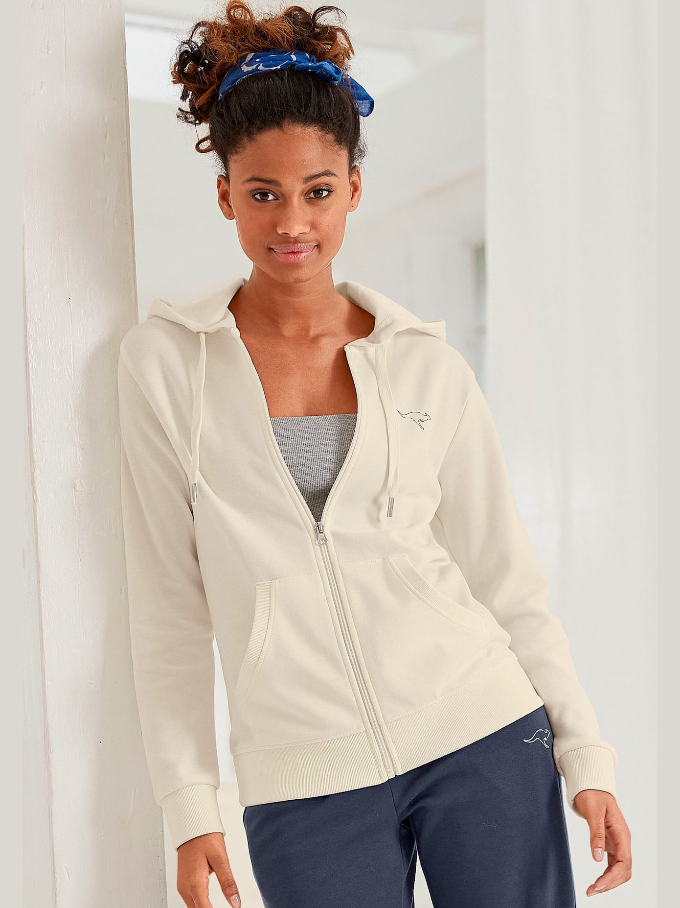 Veste sweat à capuche avec cordon de serrage