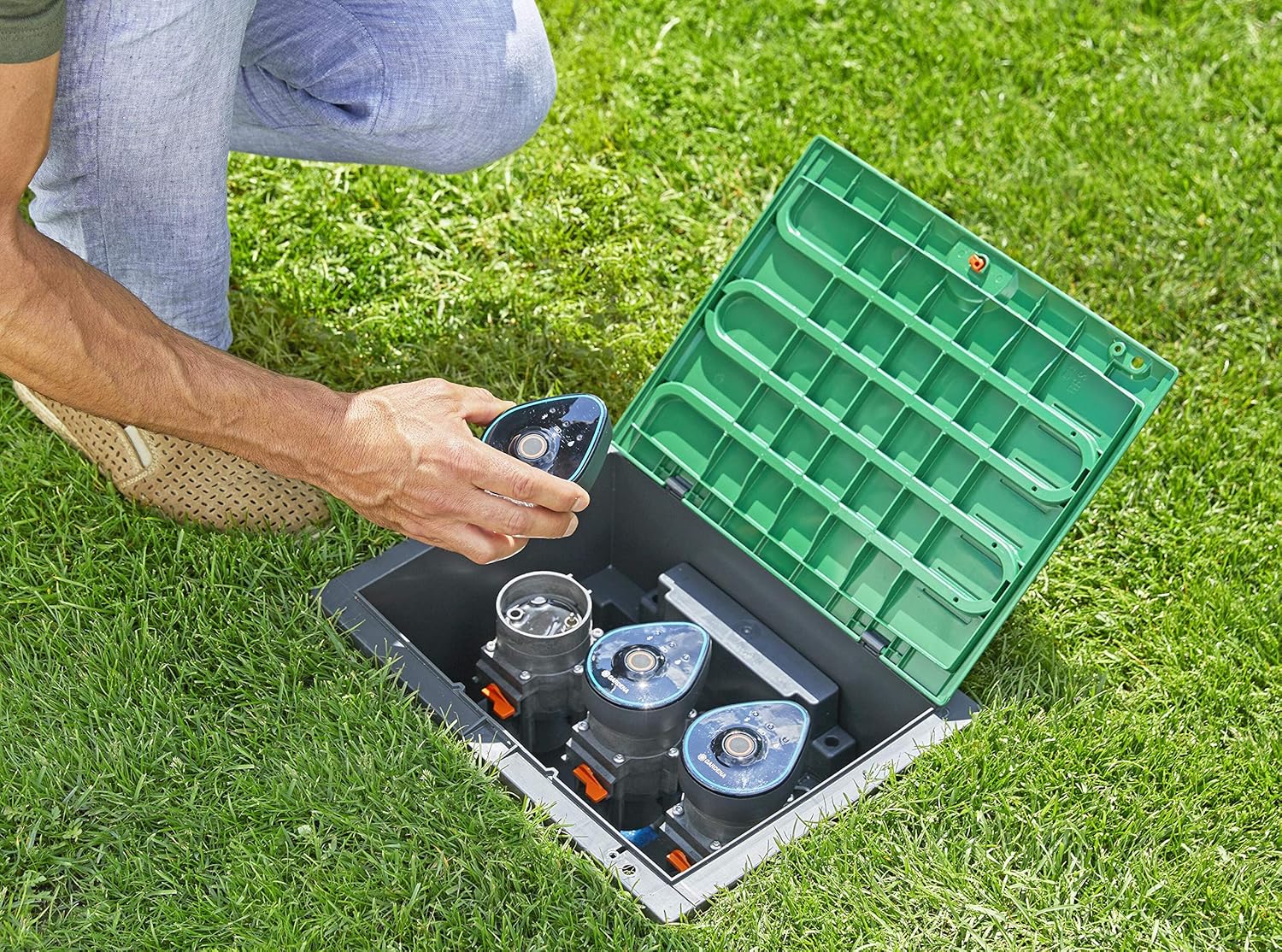 Gardena Ventilbox 9 V Bluetooth-Set: Bodeneinbaudose für den unterirdischen Einbau von batteriebetriebenen Bewässerungsventilen, programmierbar per App (1286-20)