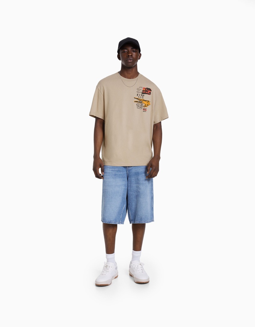 Camiseta de manga curta com estampa e modelagem quadrada