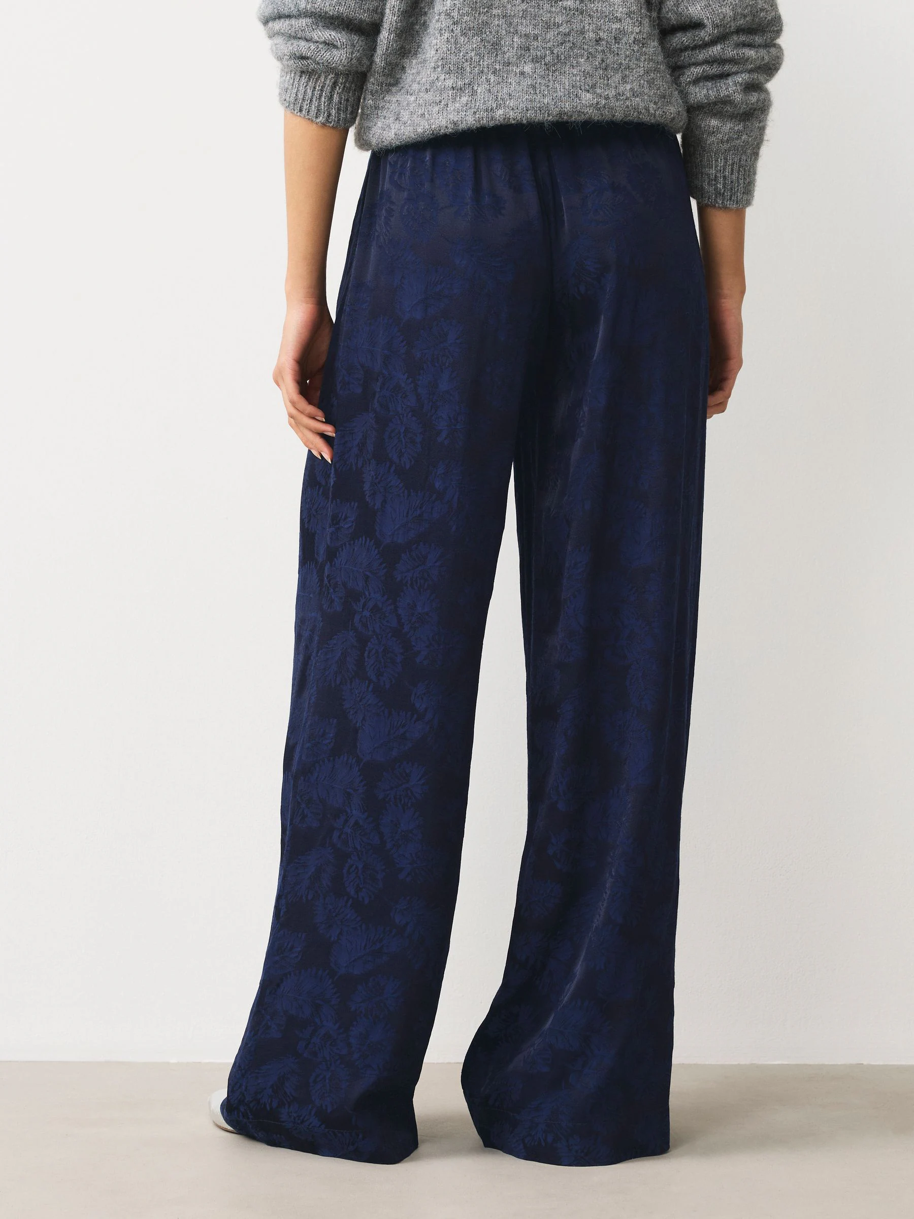Marineblauw - Satijnen jacquard broek met wijde pijp