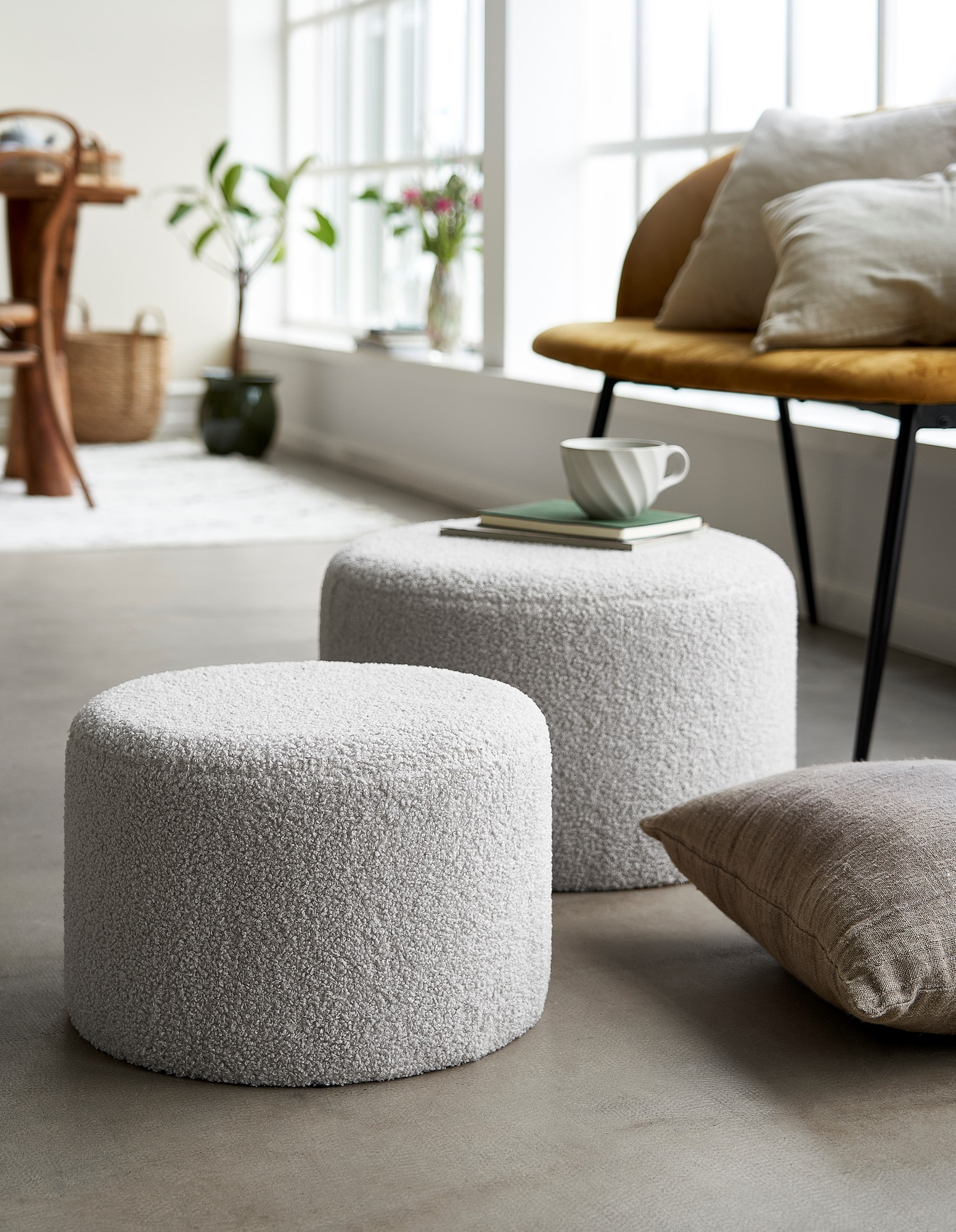 Puf i teddystof | Polyester. 30 x 50 cm. | Off White