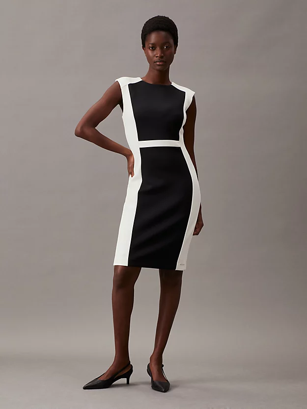 Vestido justo com blocos de cores em tecido scuba.