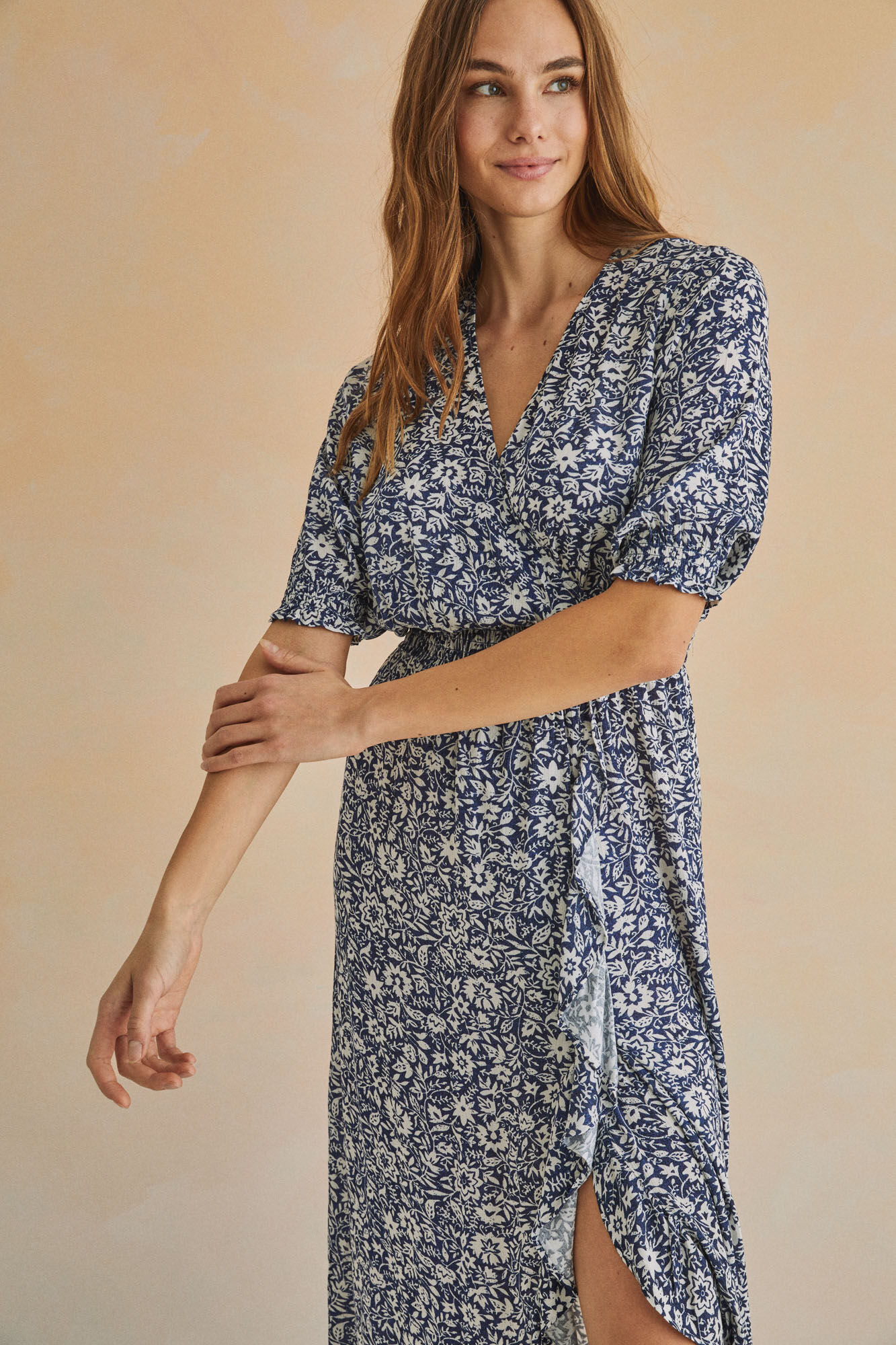 Vestido midi azul estampado com babados - Estampado