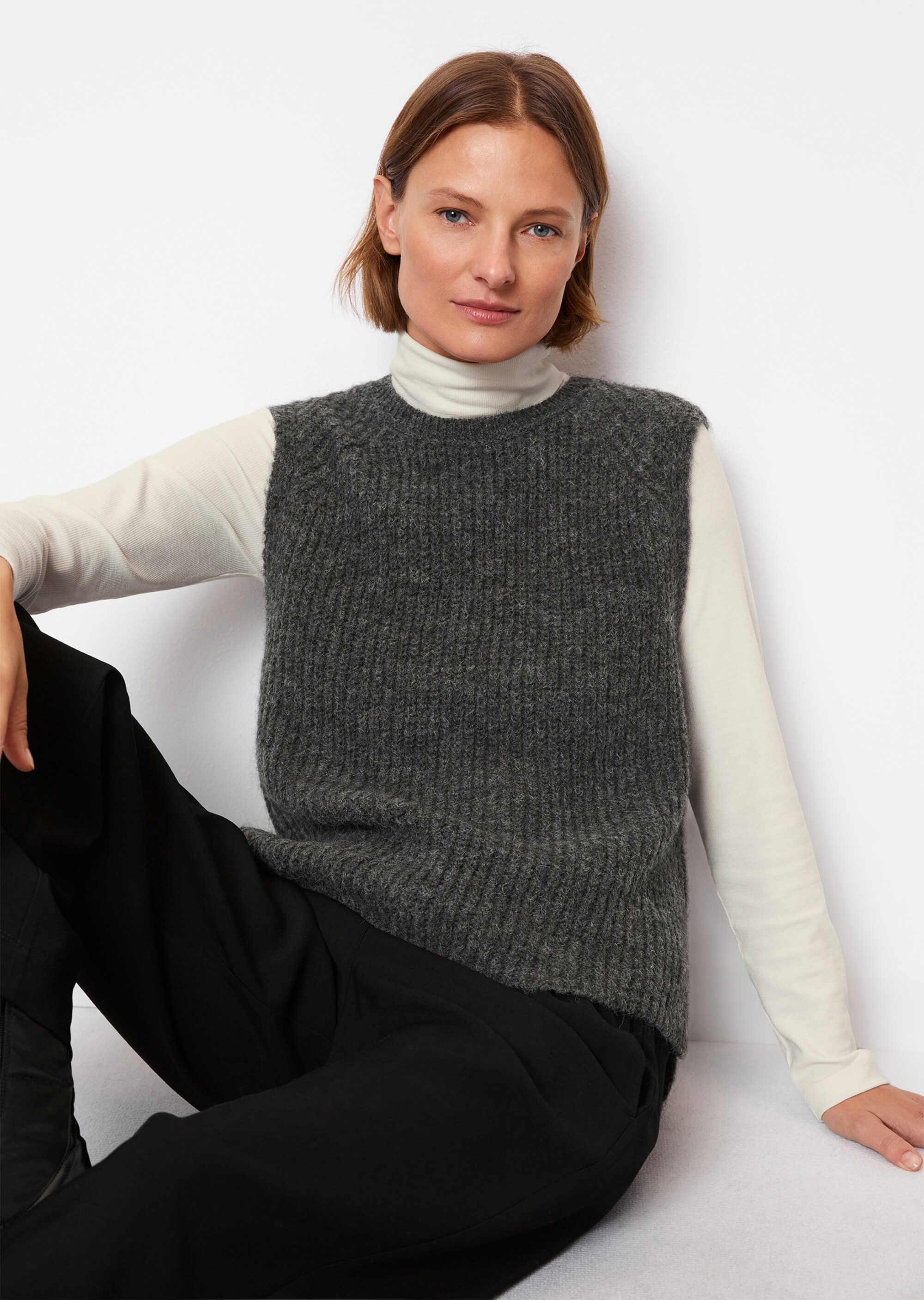 Ärmelloser Strickpullover regularaus flauschigem Schurwolle-Alpakawolle-Mix