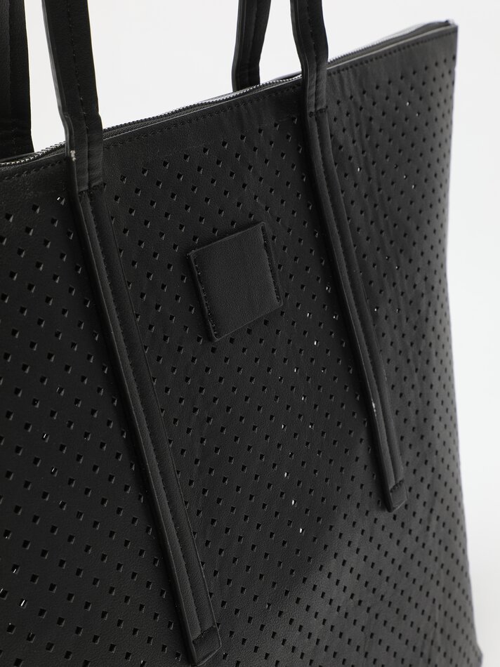Bolsa maxi shopper em couro sintético recortado - Preta