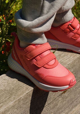 Viking Aery Track 2V GTX Sneakers, Coral