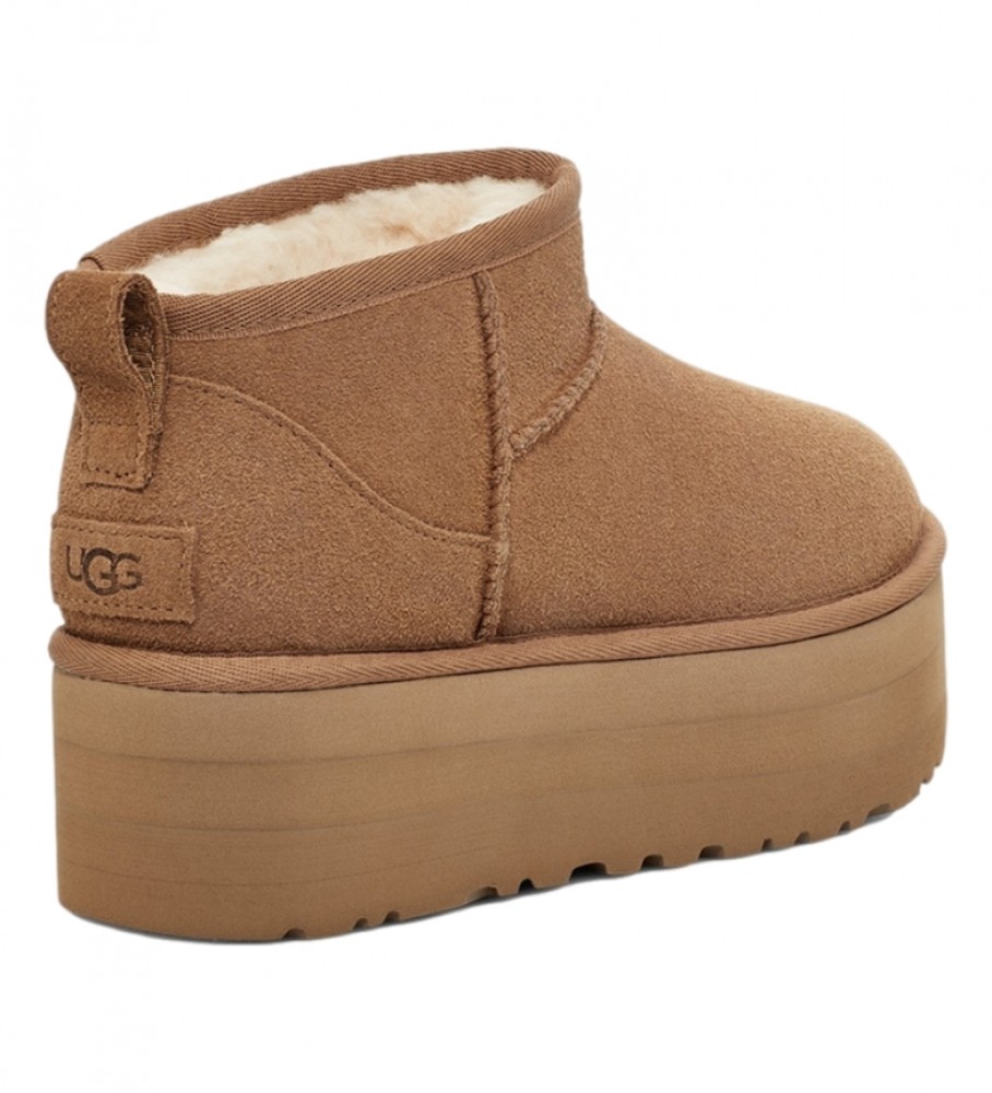 Botas de cano curto UGG em couro marrom, modelo Classic Ultra Mini Platform - Altura da plataforma: 5 cm -