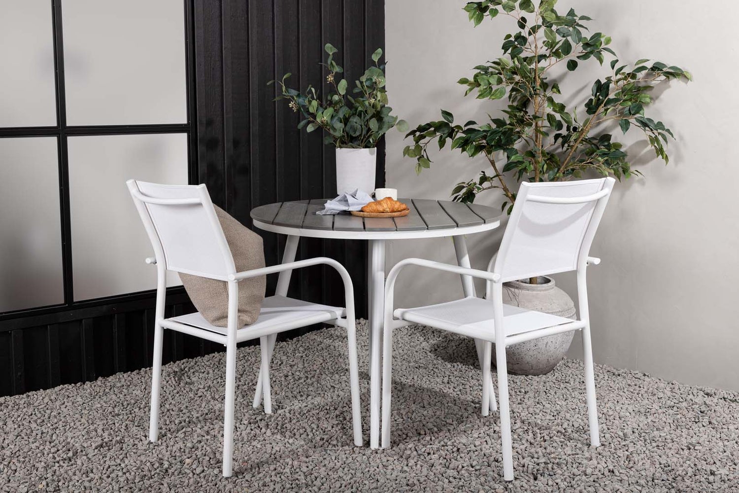 Tuinset Break: tafel Ø90cm grijs, 2 Santorini stoelen wit. 90 x 90 x 74 cm