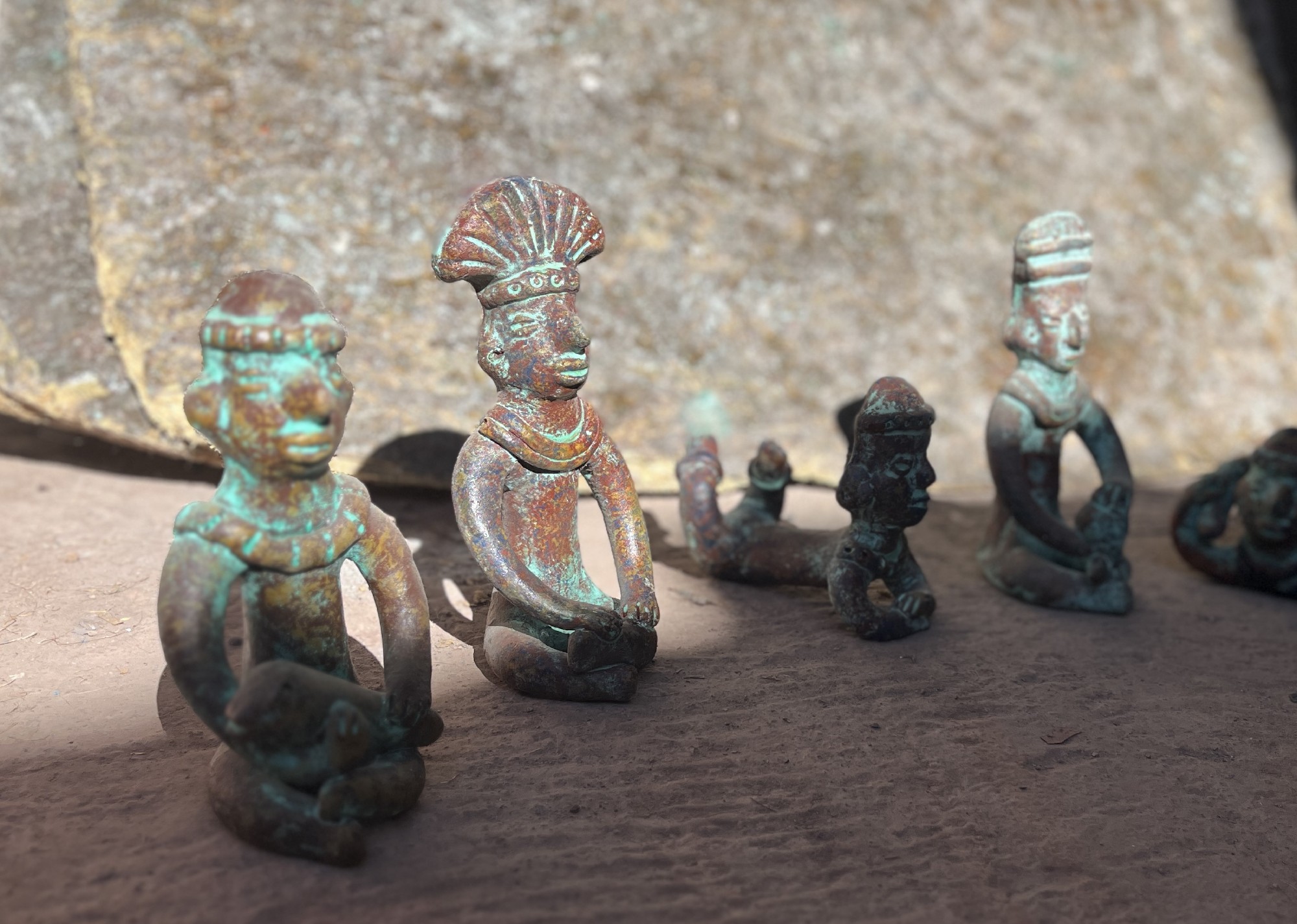 Maya-Figur 'Kaax' aus Terrakotta, grün, braun, H 10 cm, B 12 cm, L 12 cm von fischer's lagerhaus