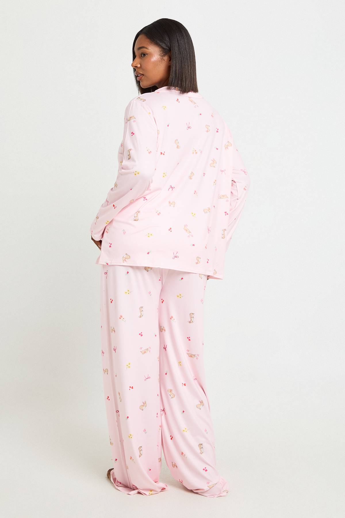 boohoo Ensemble Pyjama Grande Taille Chemise À Manches Longues Et Pantalon Imprimé Lapins Et Nœuds