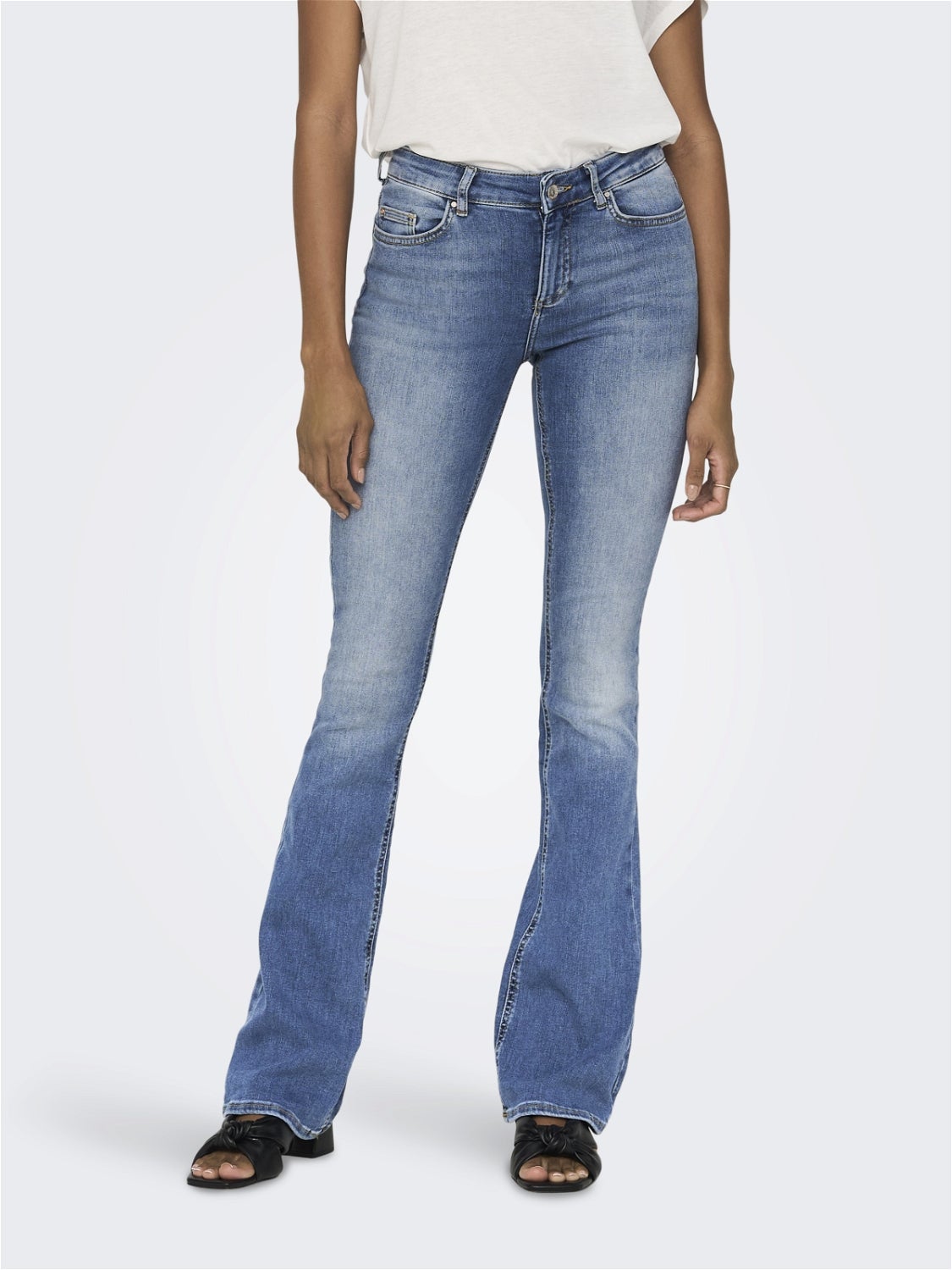 ONLBLUSH Mittlere Taille Ausgestellt Jeans Light Blue Denim