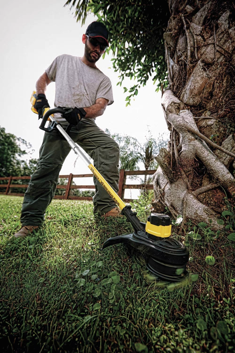 DEWALT 20V MAX STRING TRIMMER, BRUSHLESS, 5-AH BATTERY, 13-INCH (DCST920P1)