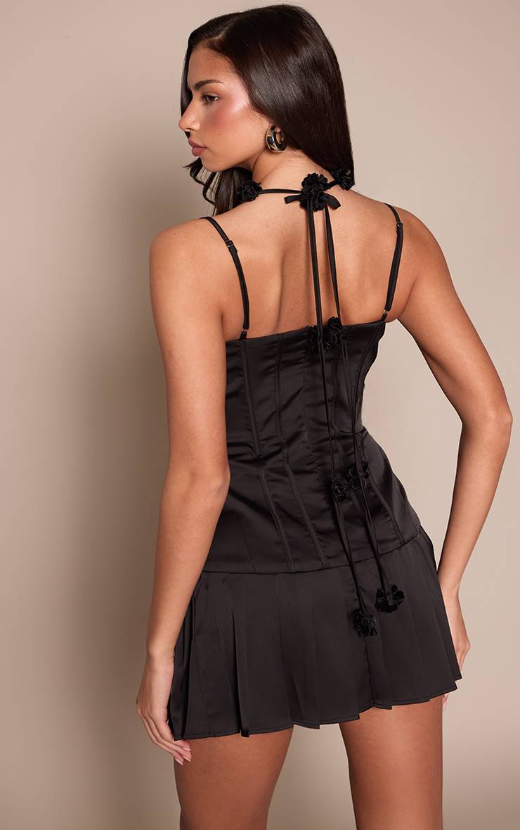 Noir Robe Droite Drapée En Satin Avec Corset Et Fleurs