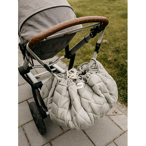 play&go baby speelkleed en draagtas noomad soft - meadow green
