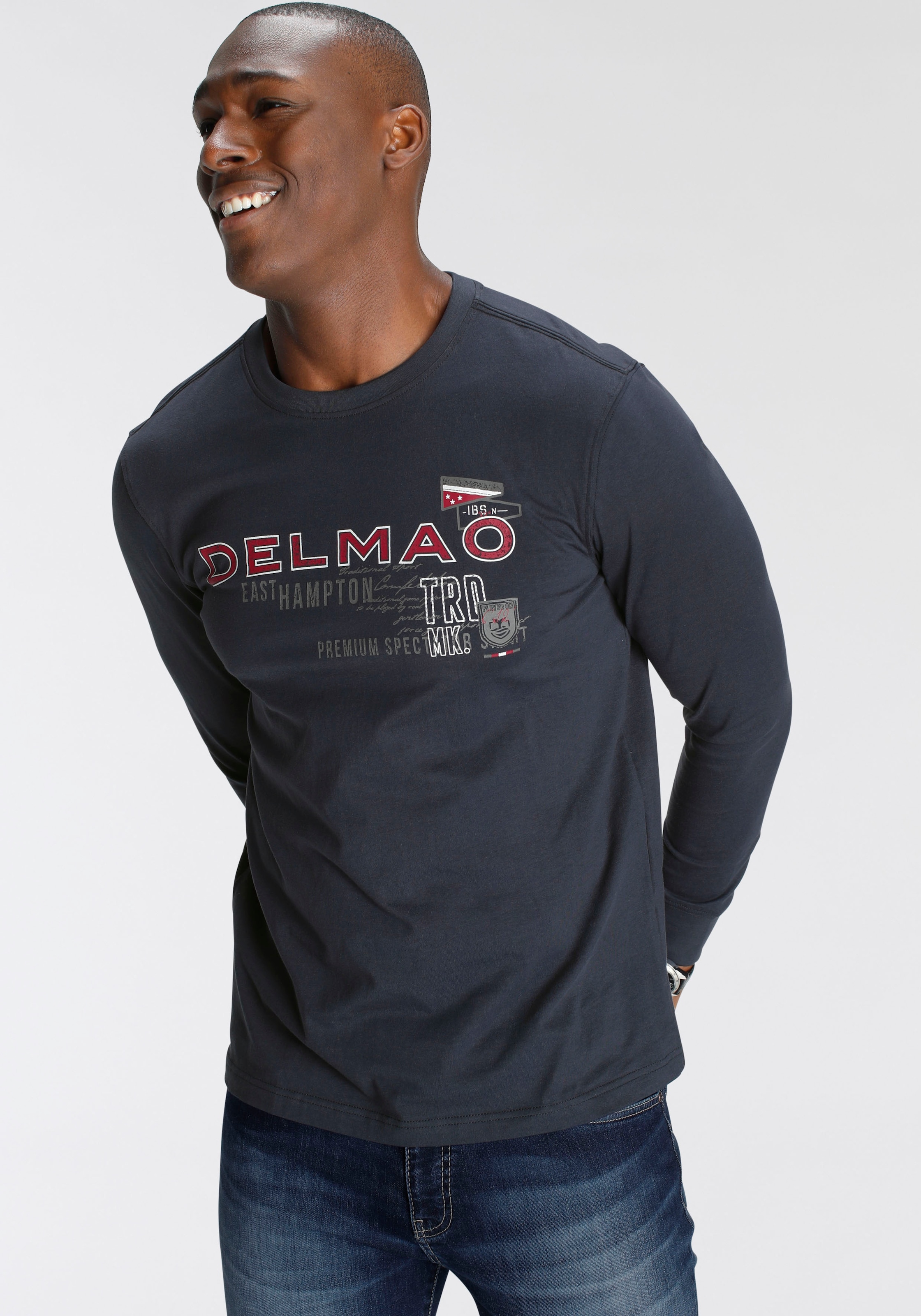 DELMAO Langarmshirt schmale Passform,  bedruckt,  Rundhalsausschnitt,  aus Baumwolle