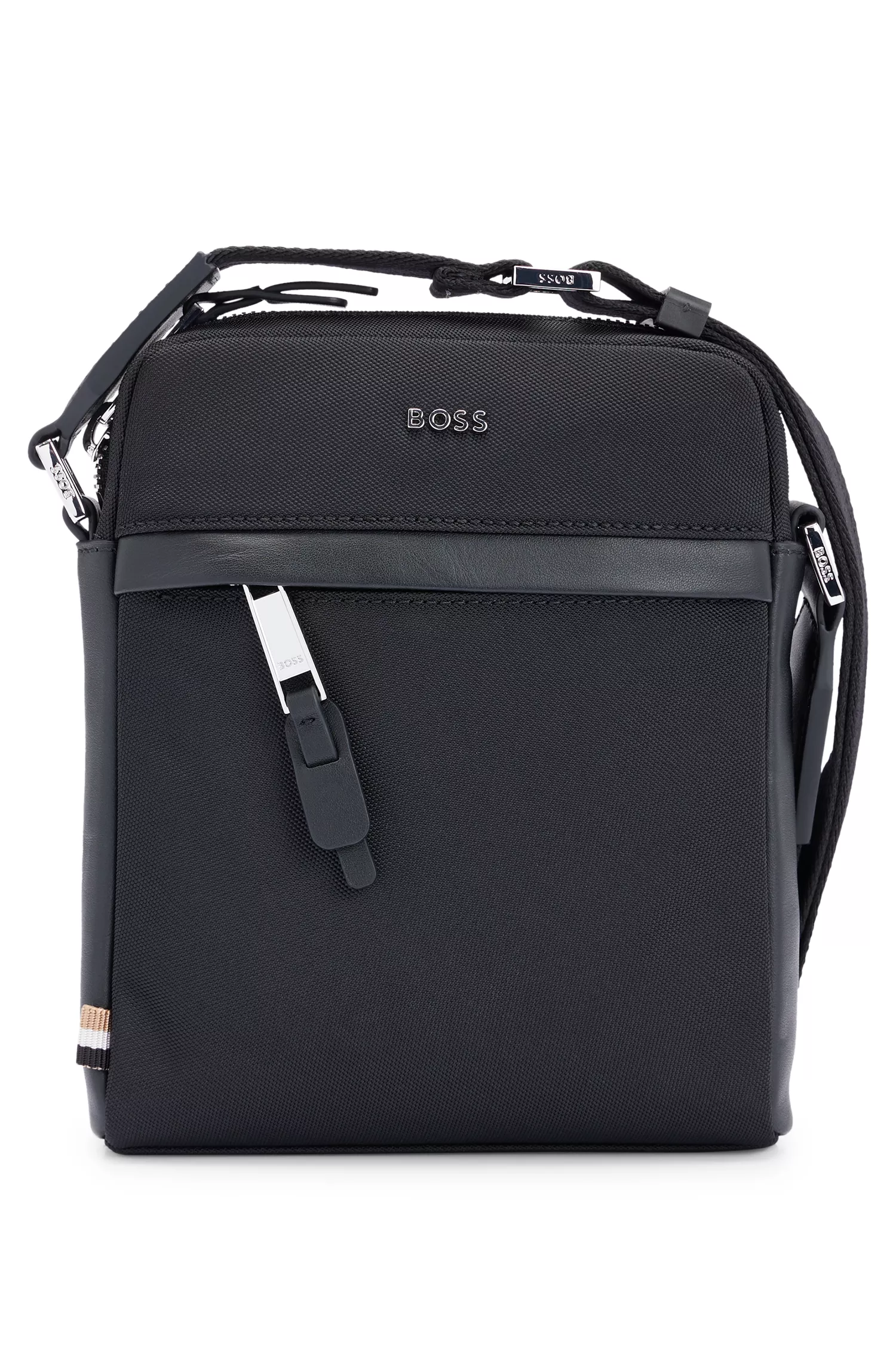 Bolsa para repórter BOSS em material estruturado preto com logotipo da marca.