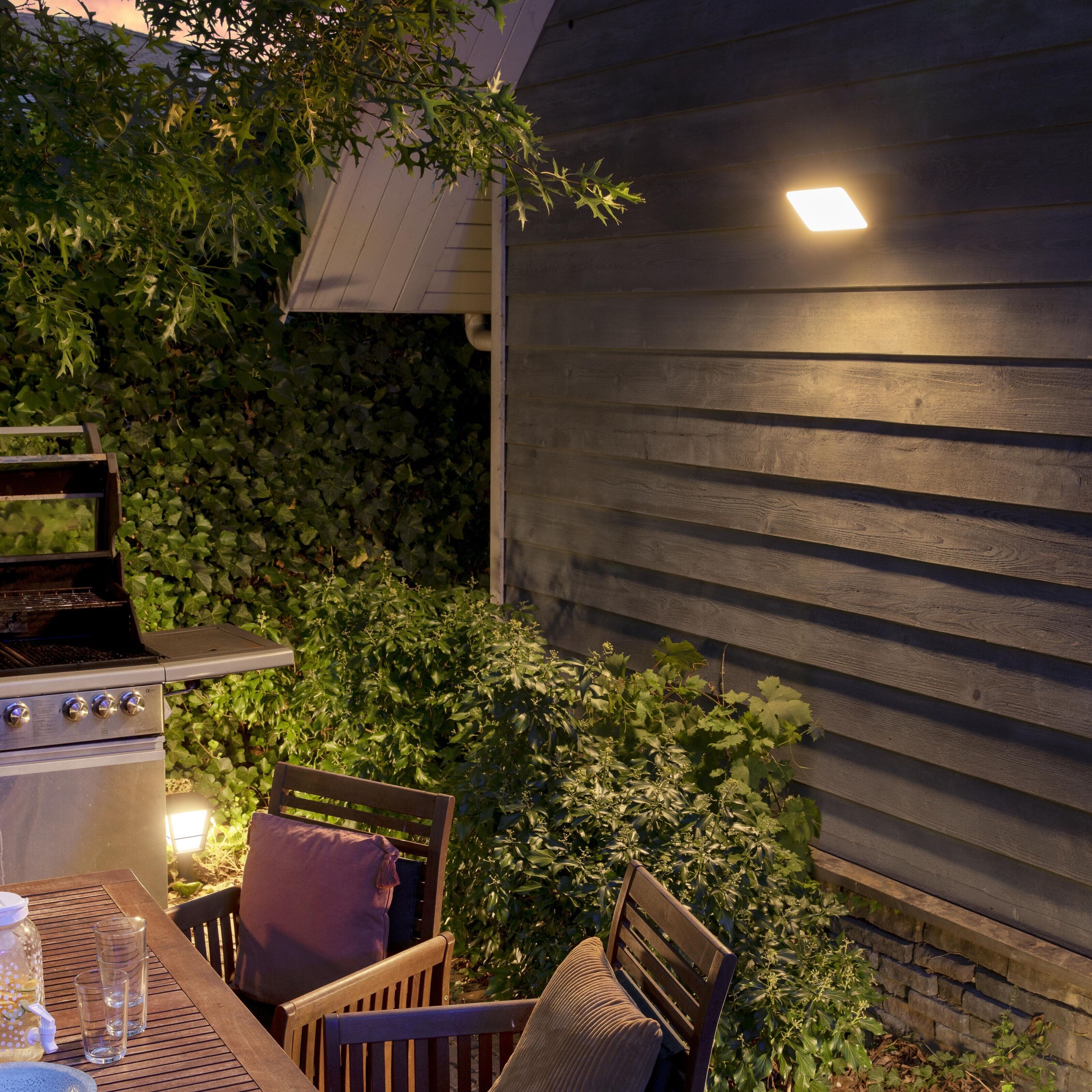 Philips Hue Discover Utendørslyskaster 2250 lm