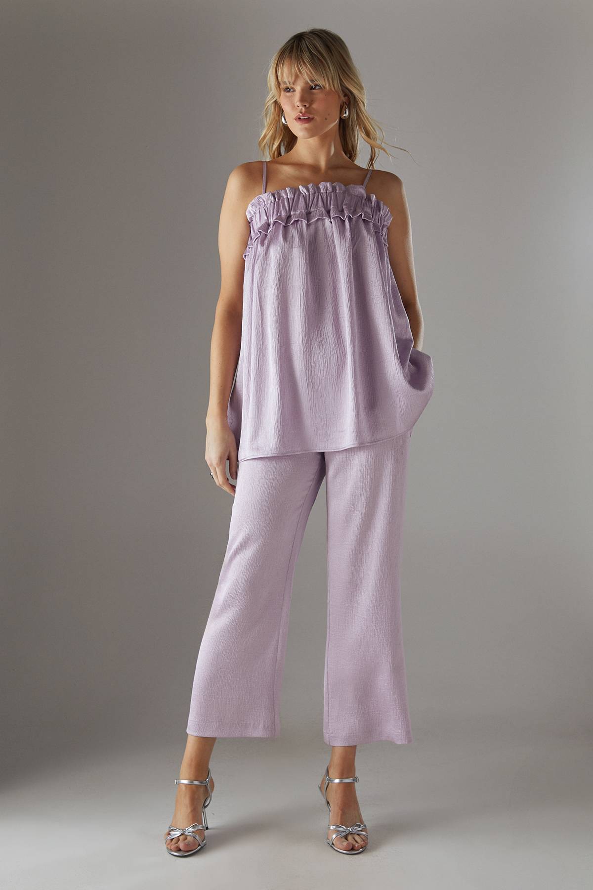 Warehouse Pantalon Court Évasé en Satin Froissé