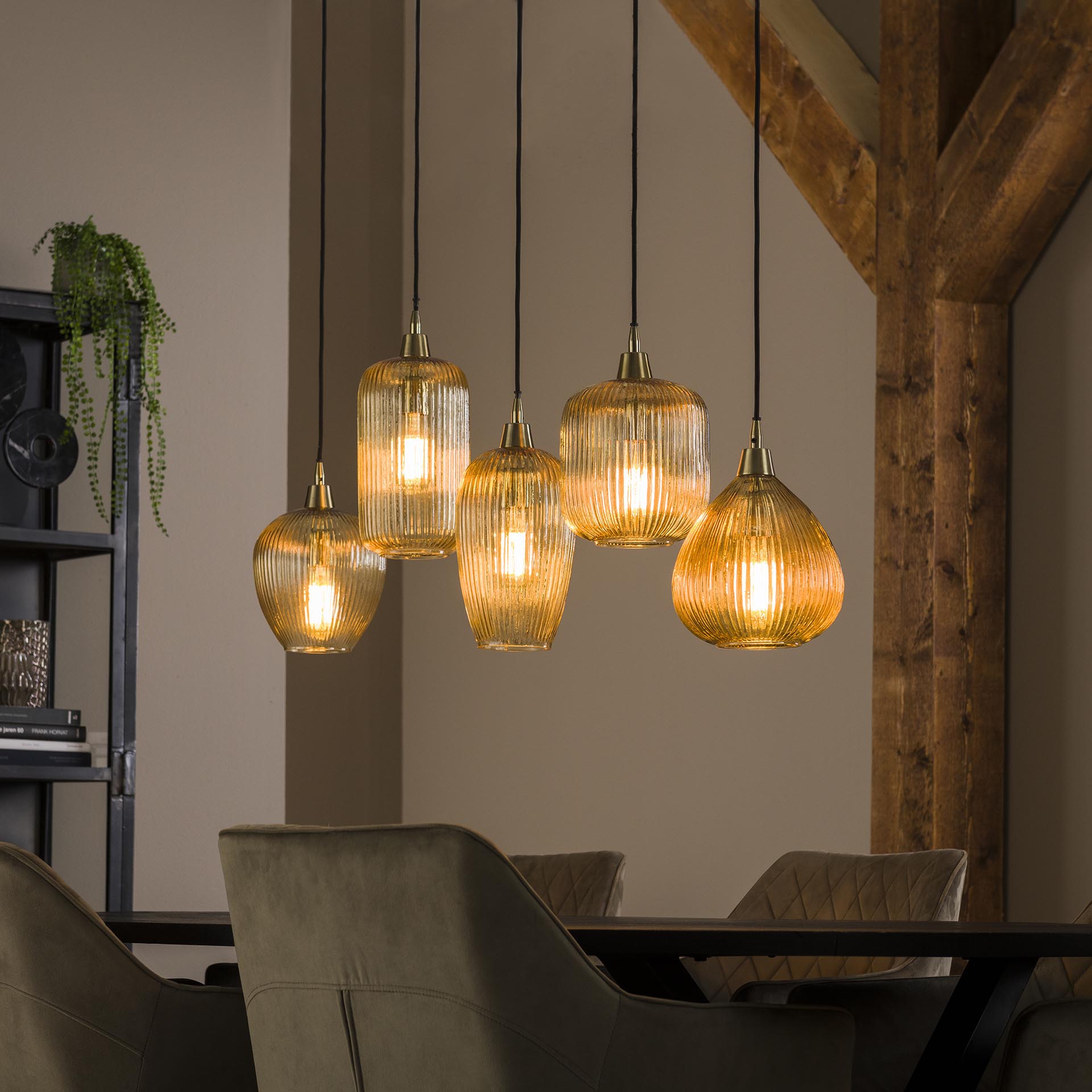 by fonQ  Gus Hanglamp - Amber