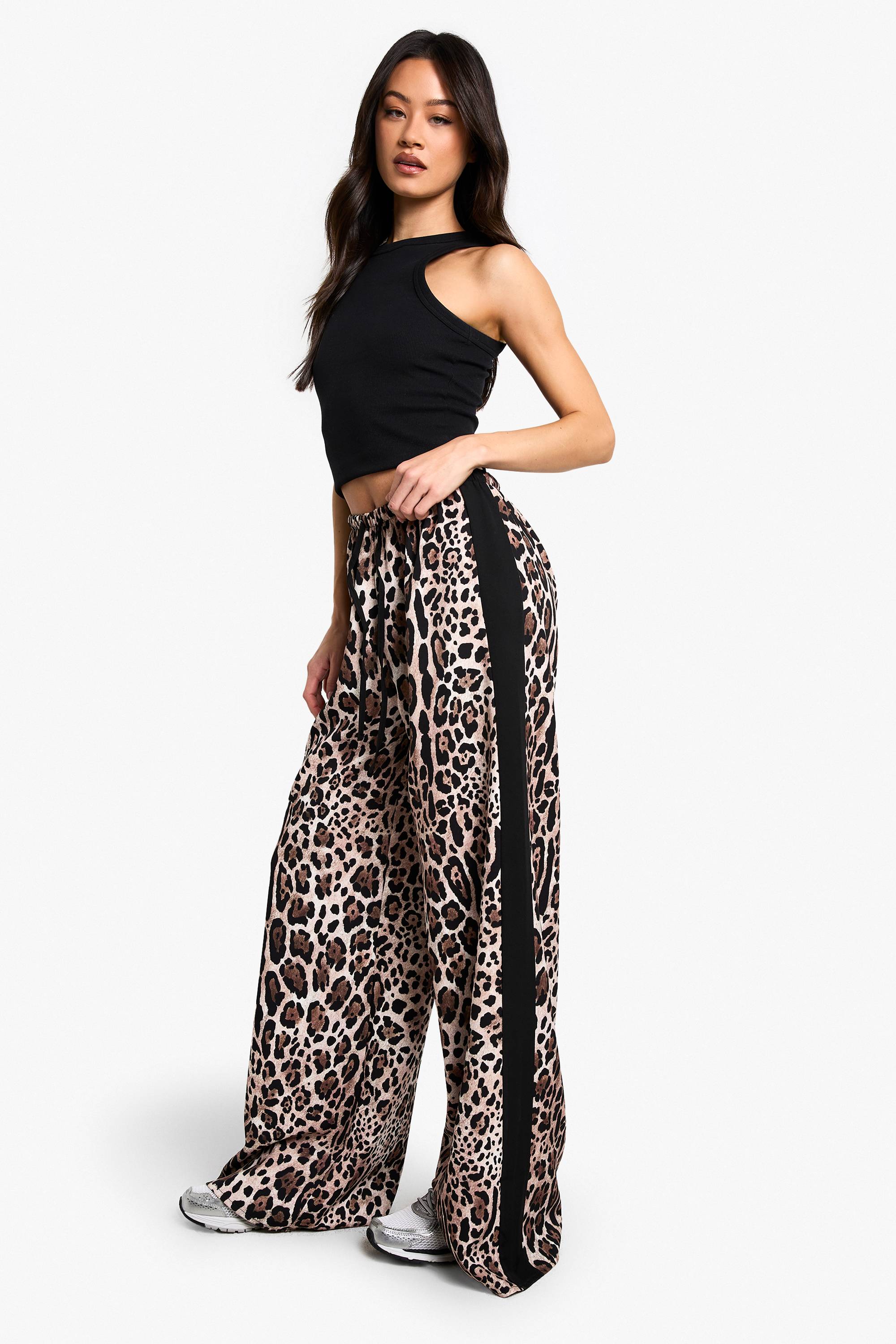 boohoo Pantalon ample à jambes larges, avec cordon de serrage, rayure latérale et imprimé léopard