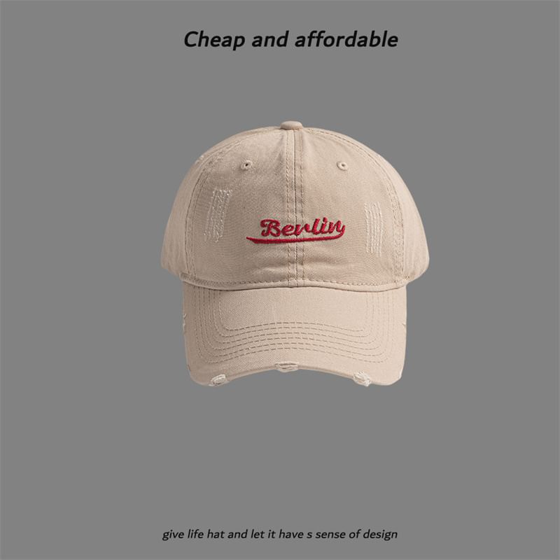Oktokki - Letter geborduurde pet met distressed patroon