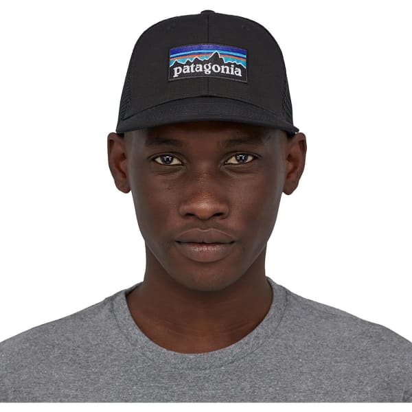 Casquette PATAGONIA P-6 LOGO TRUCKER HAT BLACK