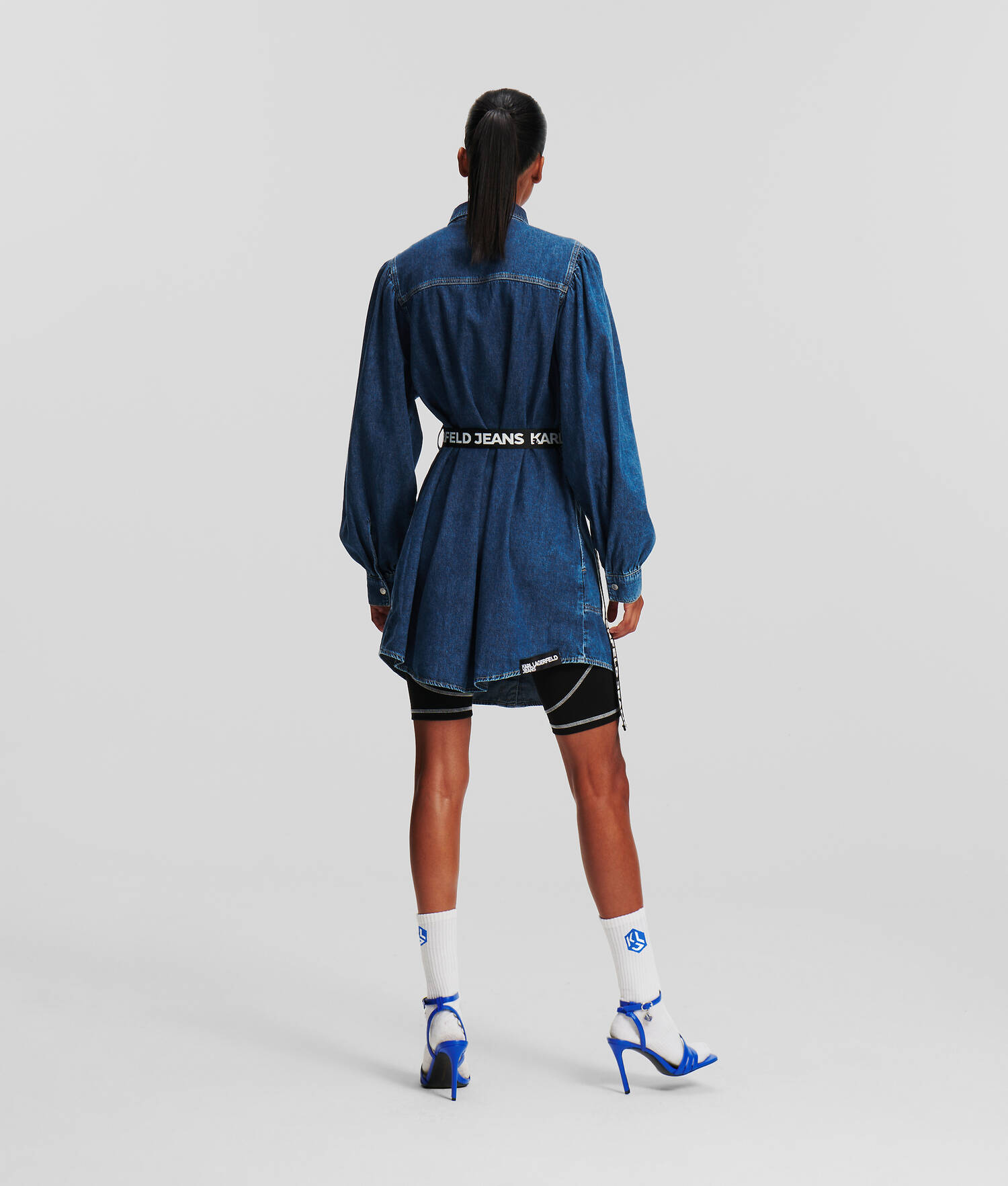ROBE EN JEAN À MANCHES BOUFFANTES ET CEINTURE KLJ