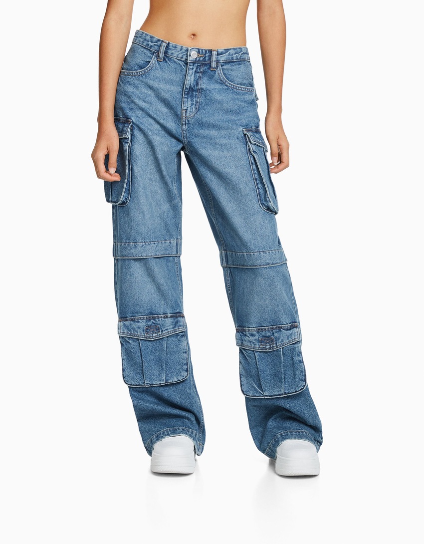 Calça cargo com vários bolsos