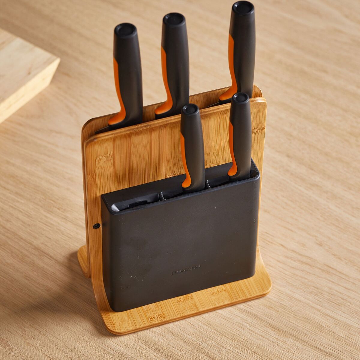 Fiskars Functional Form knivblokk med 5 kniver, bambus