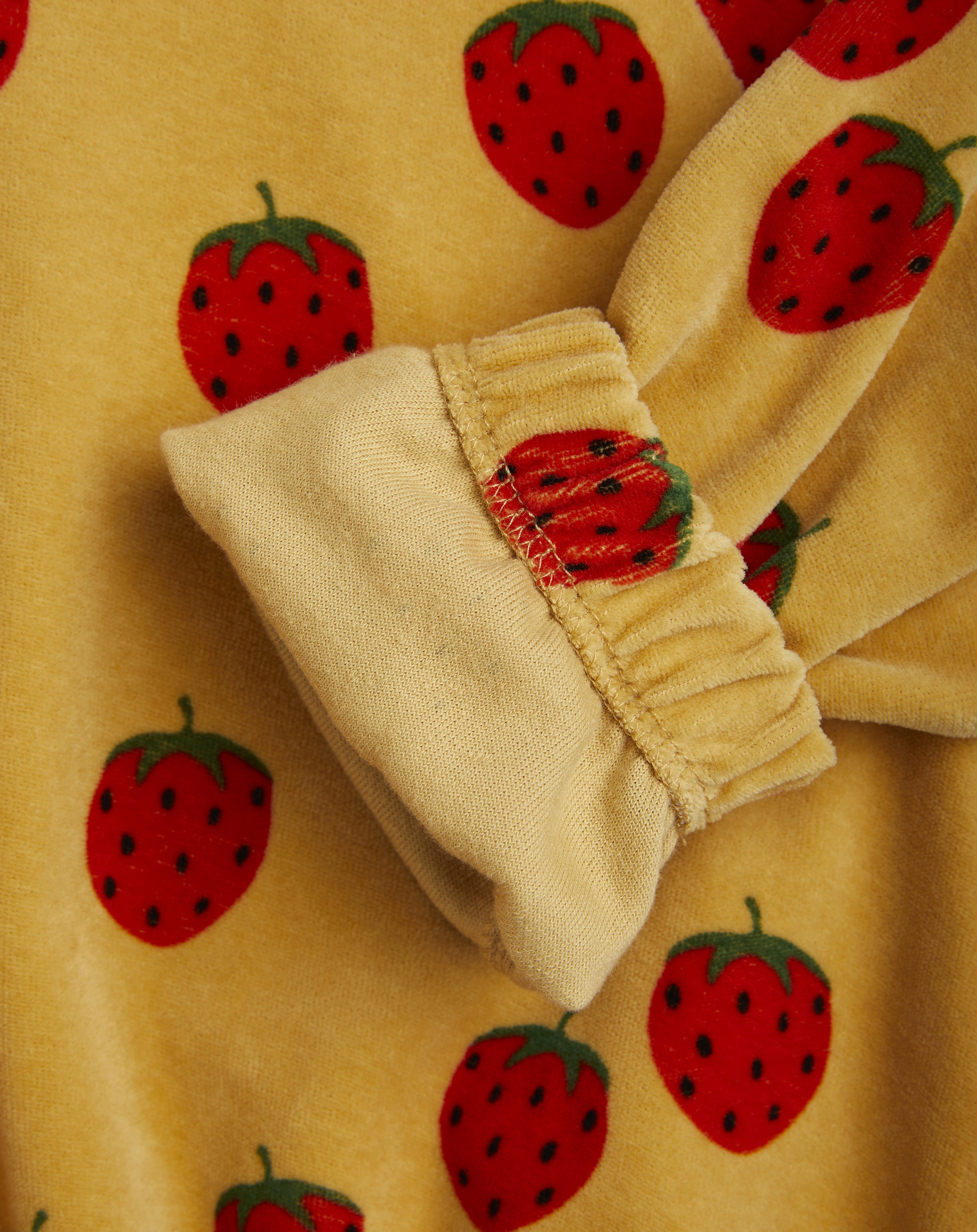 Sweatshirt STRAWBERRIES VELOUR AOP in beige
