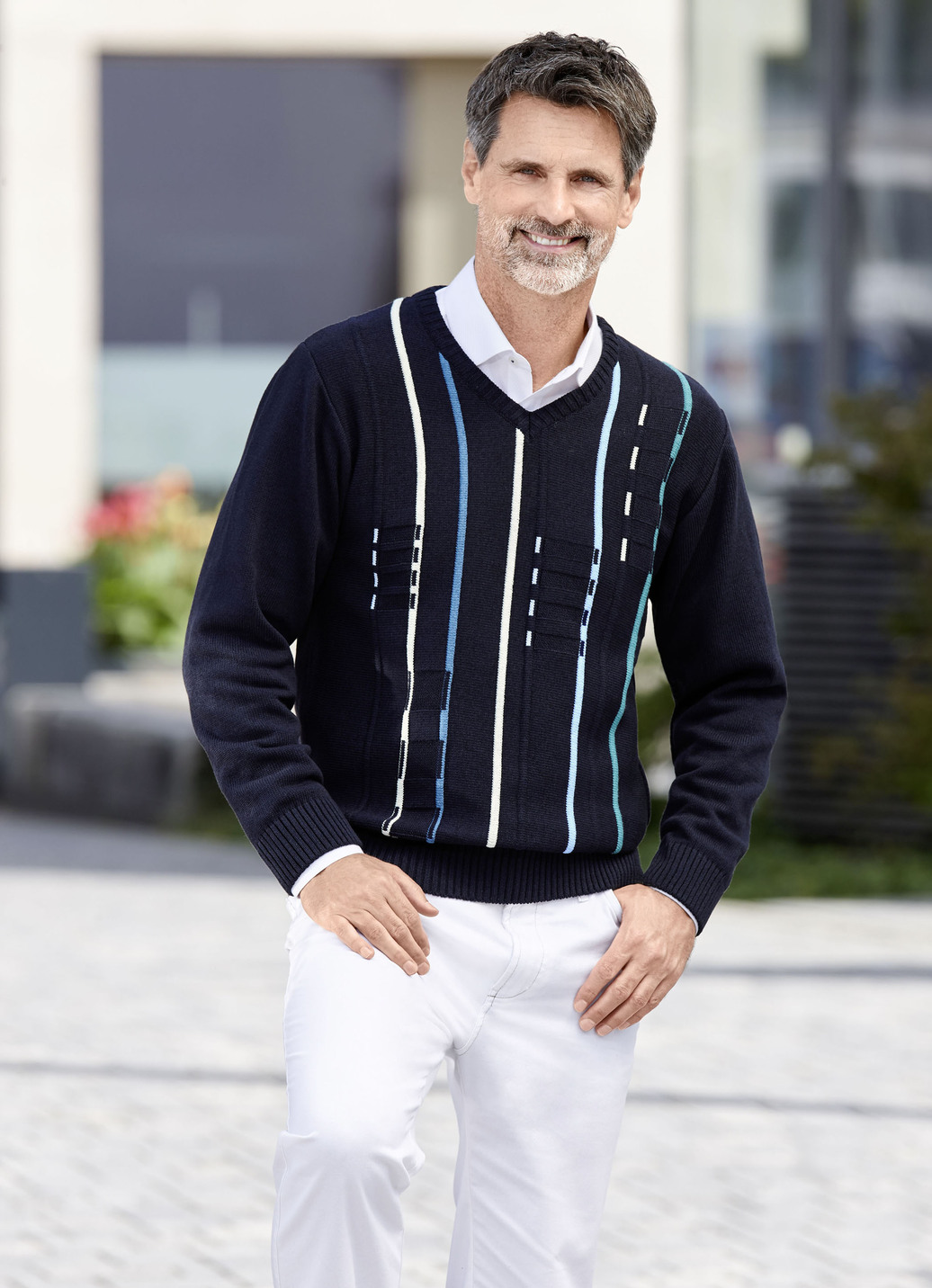 V-Pullover mit Strukturdessin