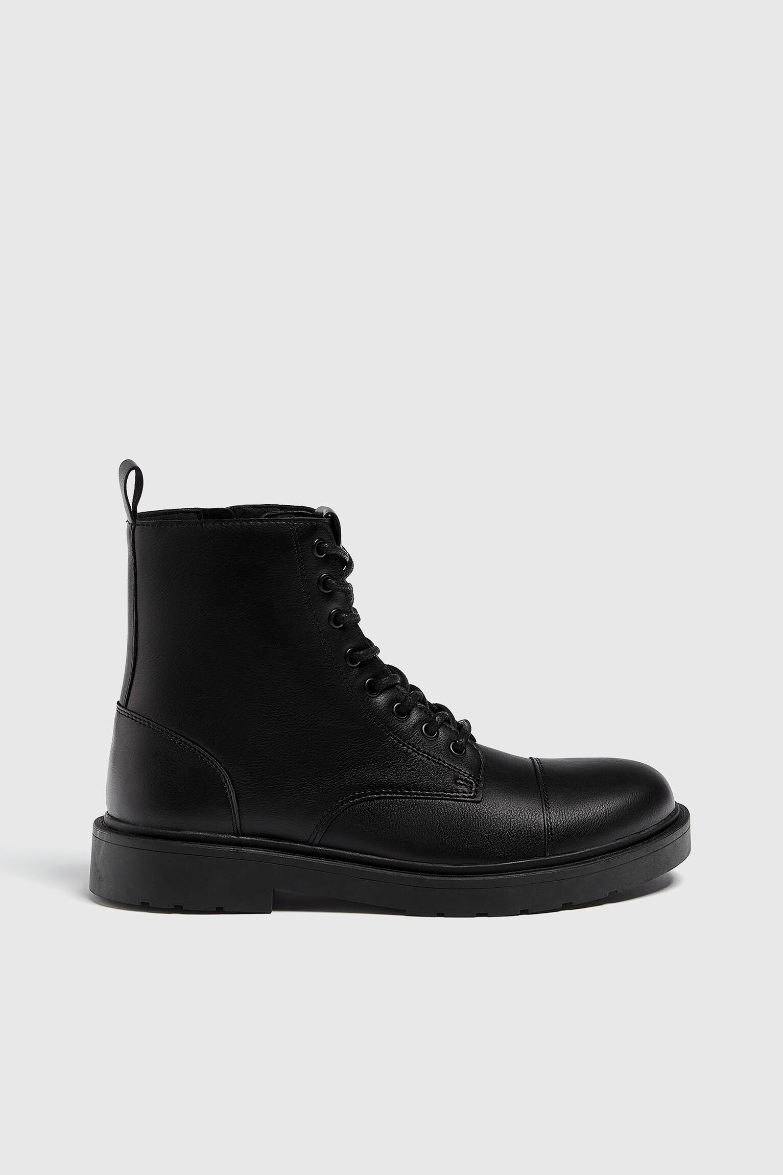 BOTA BÁSICA DE CADARÇO - PRETA