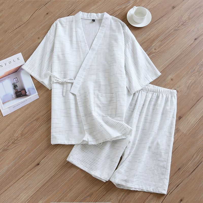 Finlies - Pyjamaset: Gestreepte kimonotop met elleboogmouwen + shorts