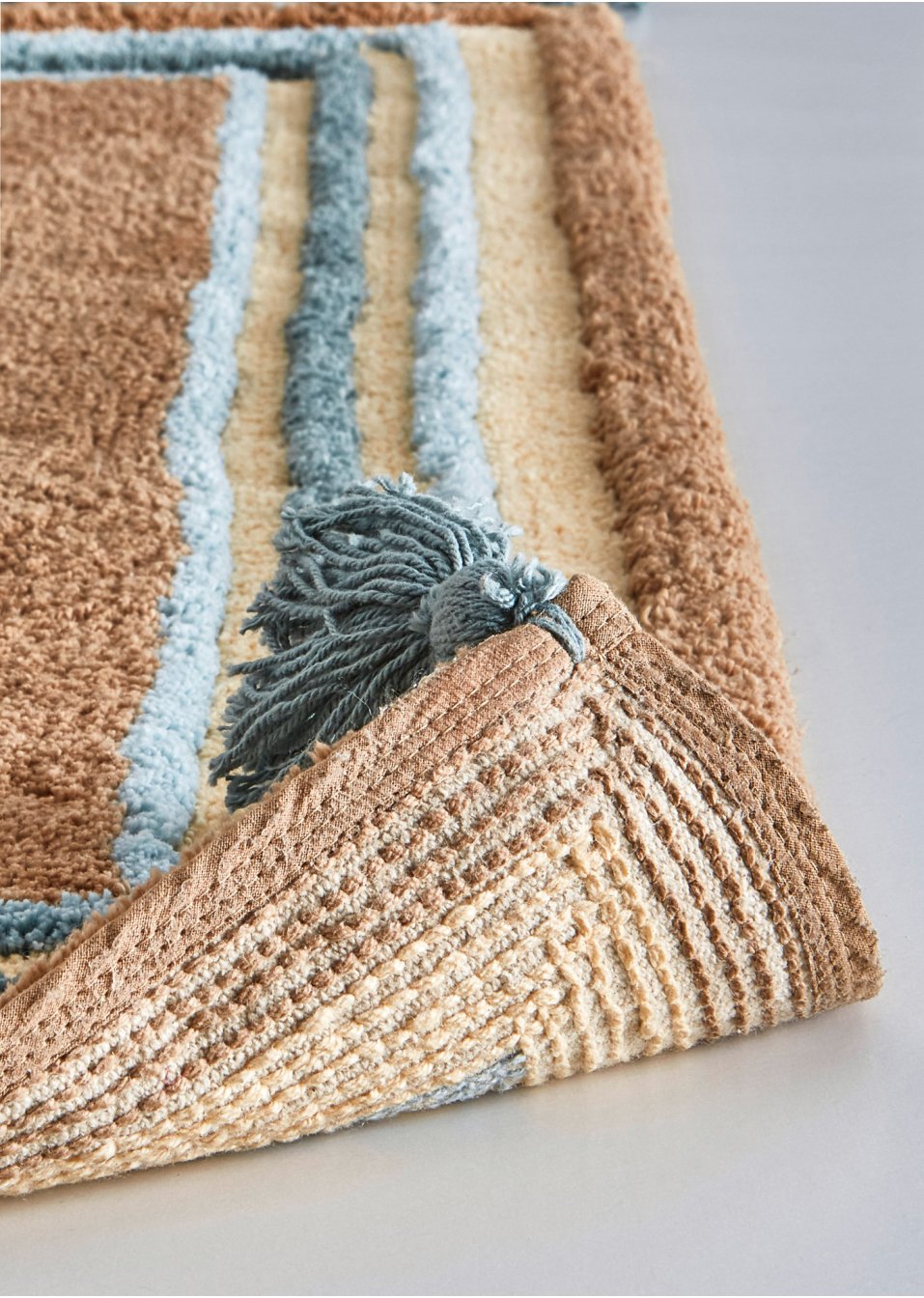 Tapis de salle de bain avec houppes