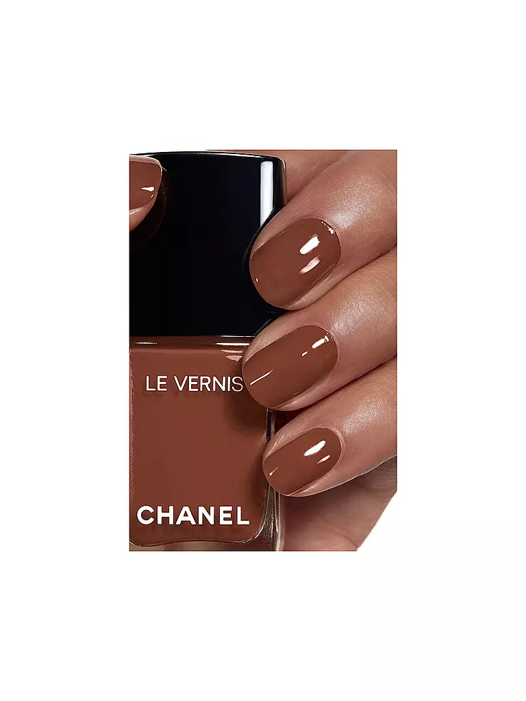 CHANEL NAGELLACK – FARBE UND GLANZ MIT LANGEM HALT beere