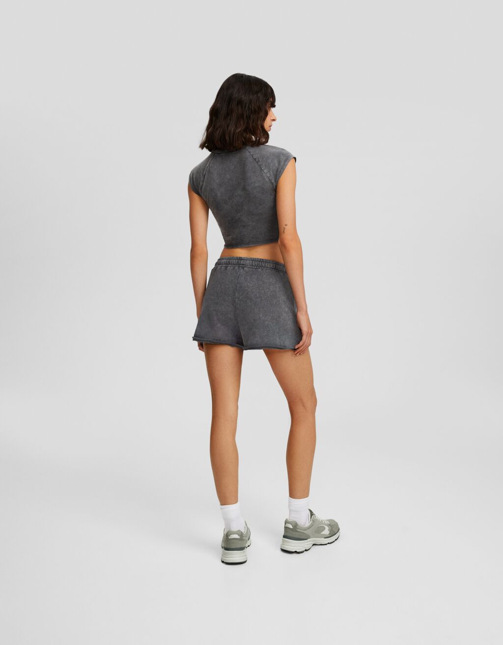 Shorts de pelúcia com efeito desbotado