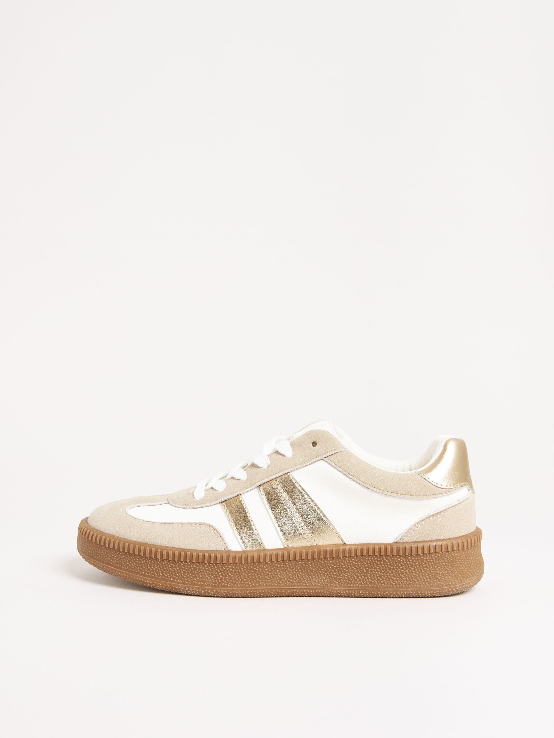 Wit en goudkleurig - Friends Like These retro sportschoenen met veters en rubberen zool