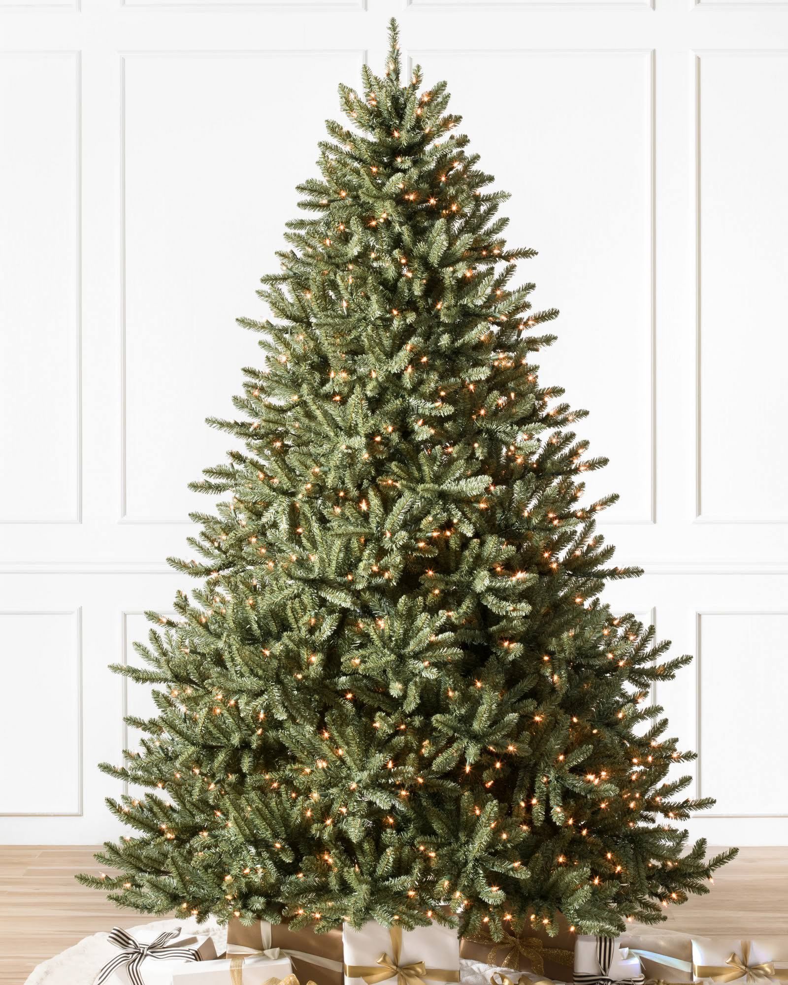 Künstlicher Weihnachtsbaum 122 cm Kanadische Blautanne weiße LED-Beleuchtung von Balsam Hill