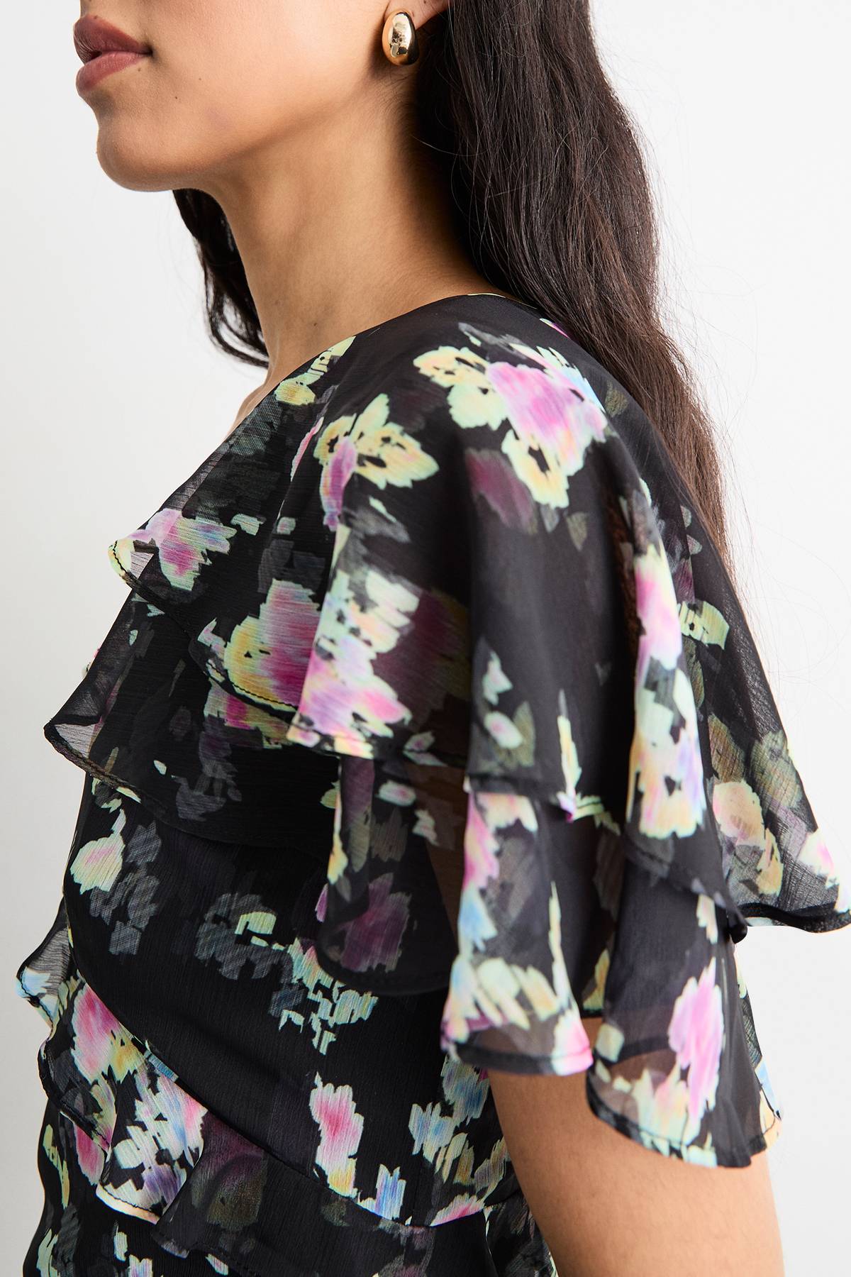 Warehouse Robe Longue À Imprimé Fleuri Avec Manches Volantées Et Détails À Volants
