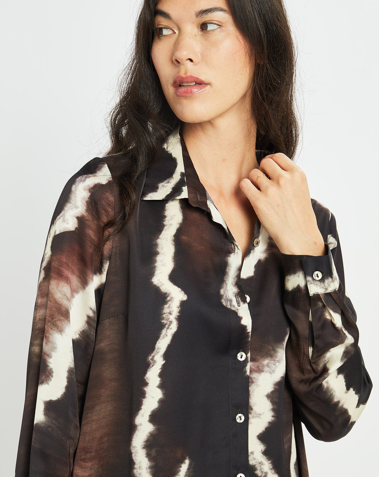 Lauren Vidal Chemise satinée Plume imprimée café