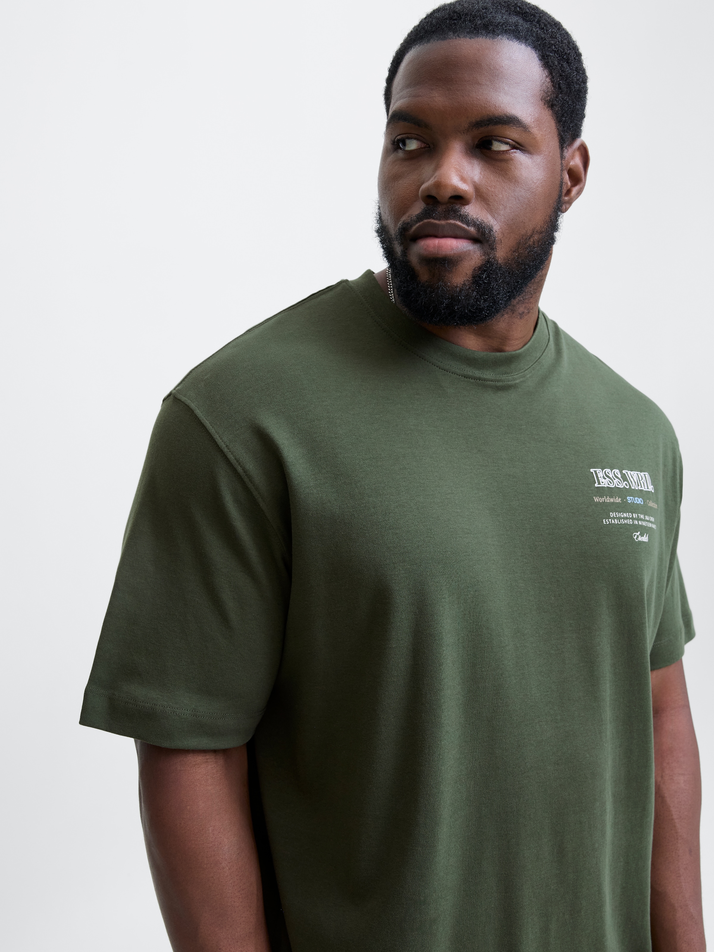 Jack & Jones PlusSize T-Shirt »JJEURBAN EDGE STUDIO TEE SS SN PLS« mit Logobranding