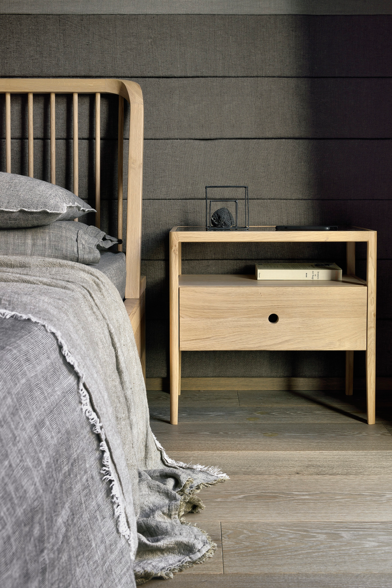 Ethnicraft nachtkastje Spindle Oak