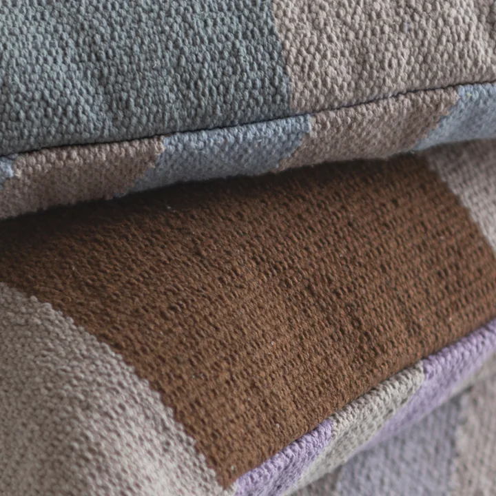 Mette Ditmer - Across Kilim Kissenbezug, 40 x 60 cm, light grey