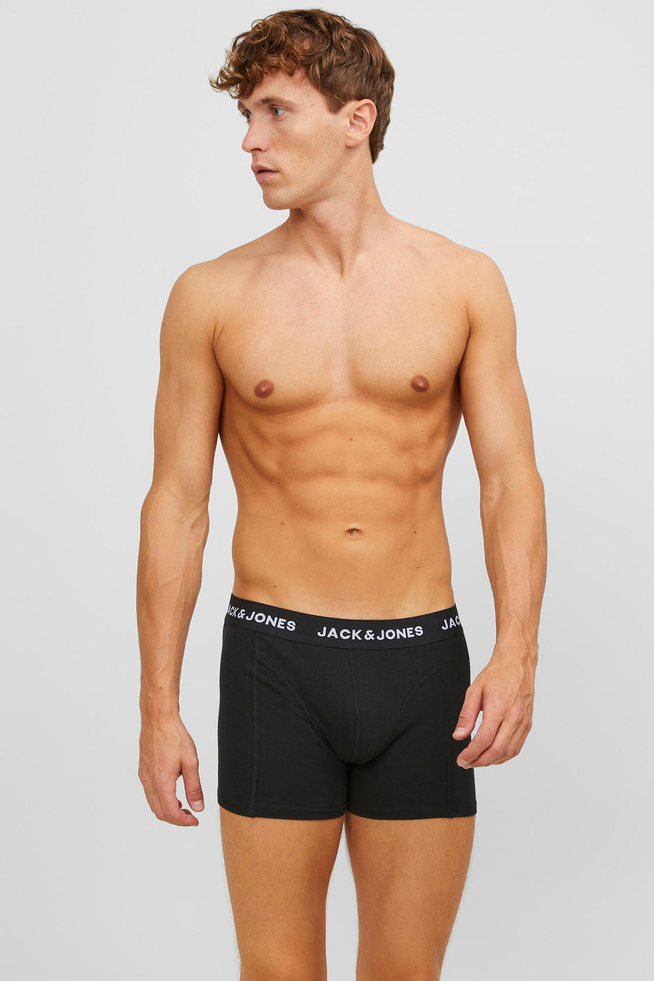 Pacote com 3 cuecas boxer com logotipo.